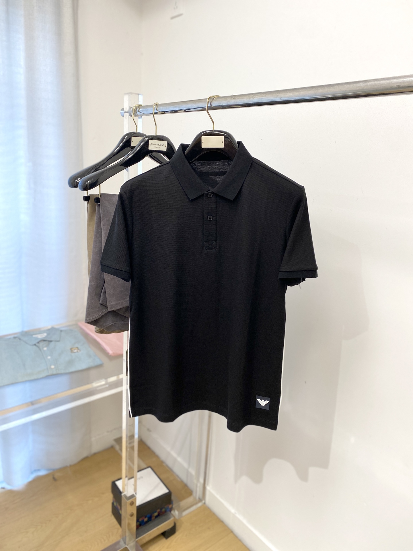 NO:516602,Armani, 2025 new short-sleeved T-shirt, handsome and fashionable, top-grade glue-printed pattern logo under the clothes, simple and versatile style. Fabric cotton is not only crisp, maintains the trendy silhouette, but also comfortable to wear, and the yarn is more delicate, the number M-3XL,,armani, T-shirt,tees, t-shirt,alexander wang19860909阿玛尼、2025新品短袖T恤,帅气时尚,衣下顶级印胶图案logo,简约百搭款.面料棉 不仅挺括,保持潮流的廓形,又穿着舒适,纱织更细腻,码数M-3XL,,armani,T-shirt,tees，t-shirt,alexander wang,Men's clothing