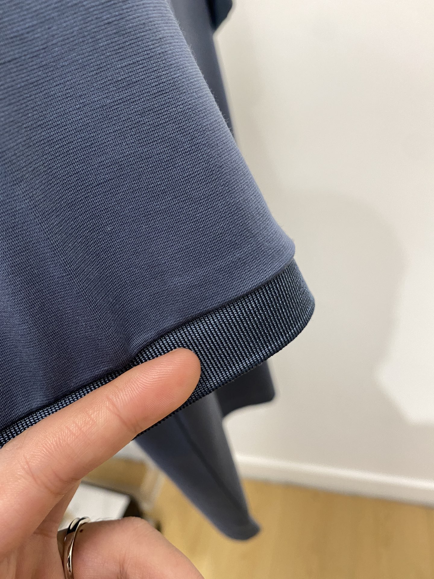 阿玛尼、2025新品短袖T恤，帅气时尚，胸前顶级印胶图案logo，简约百搭款。面料棉 不仅挺括，保持潮流