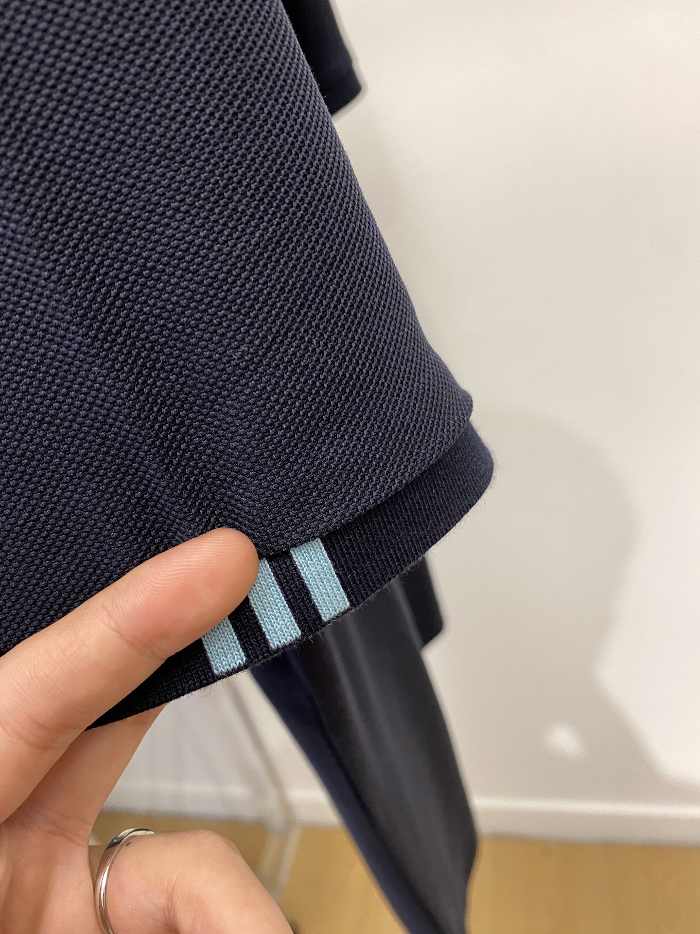 DG、2025新品短袖T恤，帅气时尚，胸前精致刺绣字母logo，简约百搭款。面料棉 不仅挺括，保持潮流的