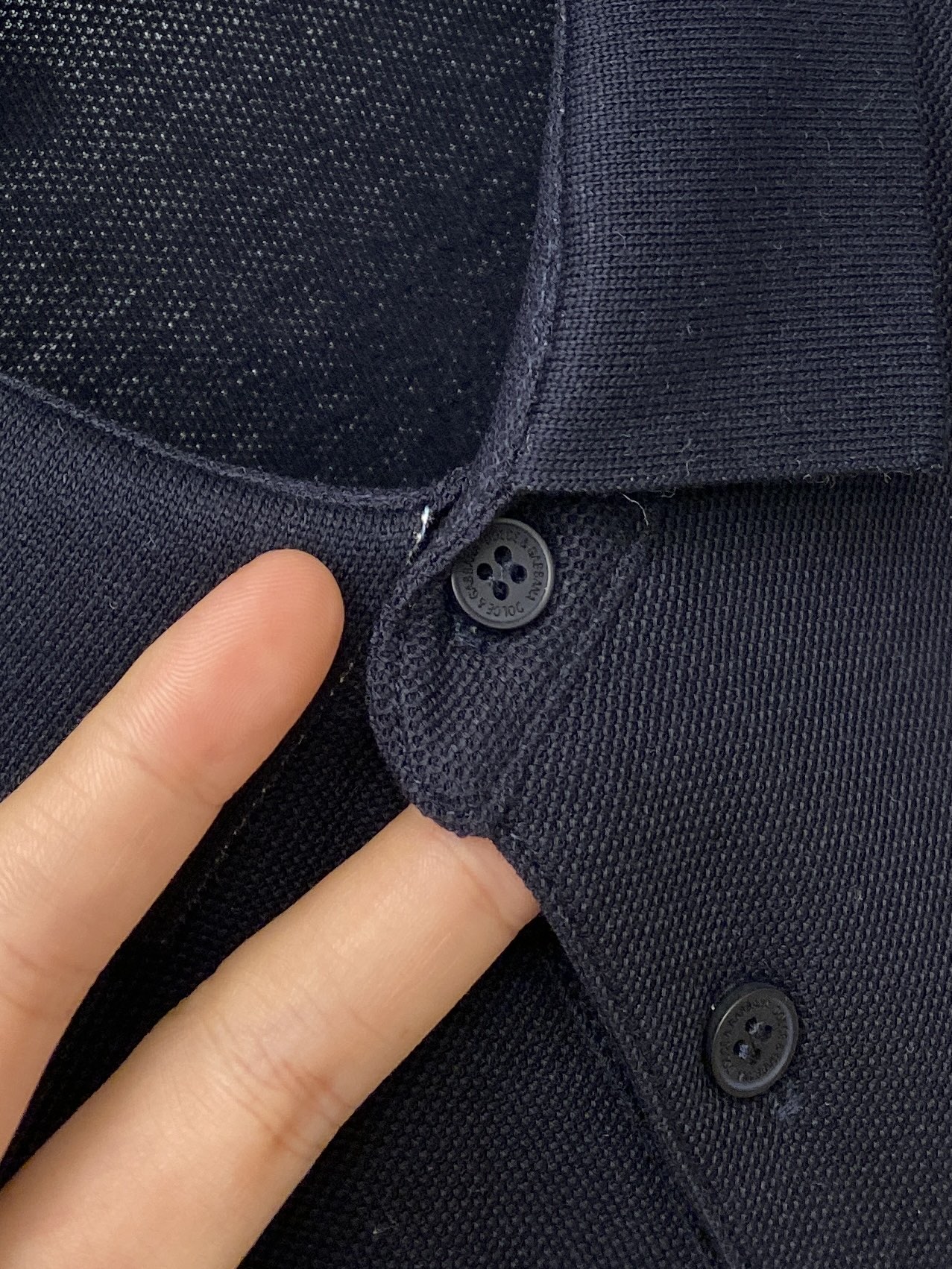 DG、2025新品短袖T恤，帅气时尚，胸前精致刺绣字母logo，简约百搭款。面料棉 不仅挺括，保持潮流的