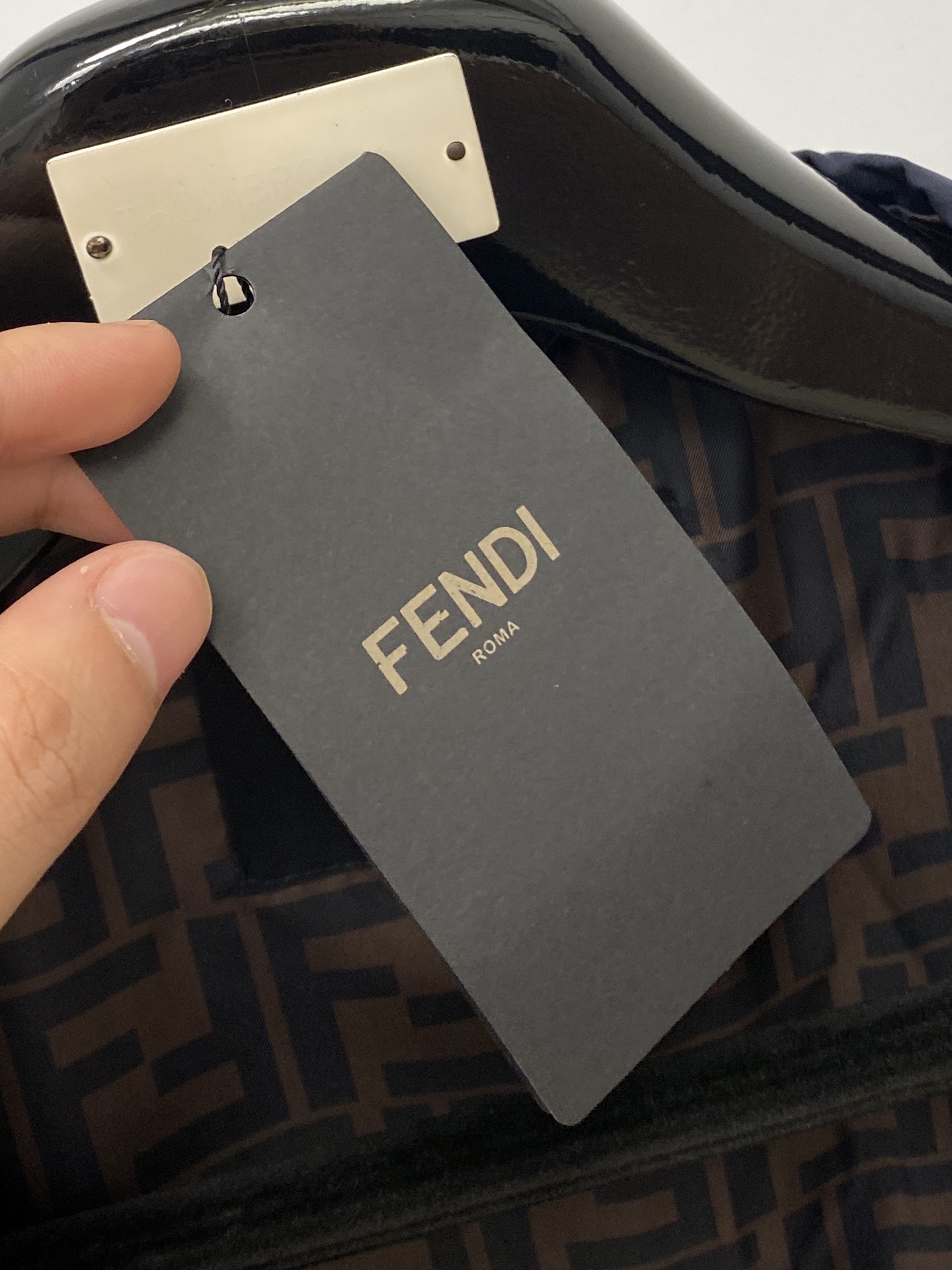 ￼ 芬迪、2025新品夹克外套，时尚帅气，简约百搭款，原版五金辅料logo，定制原版面料，不仅挺括，保持