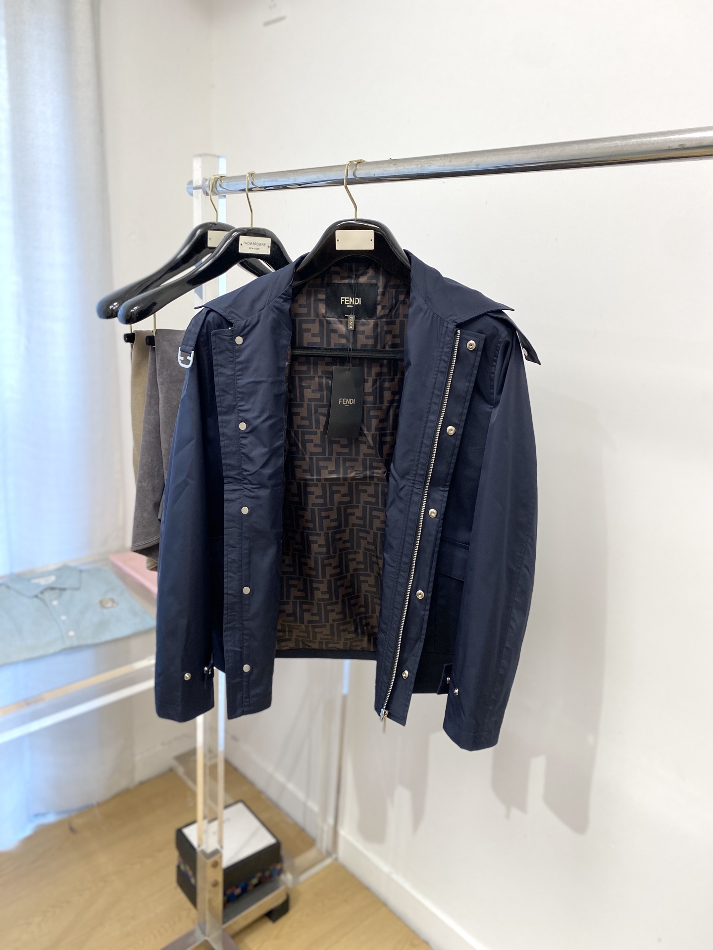 ￼ 芬迪、2025新品夹克外套，时尚帅气，简约百搭款，原版五金辅料logo，定制原版面料，不仅挺括，保持