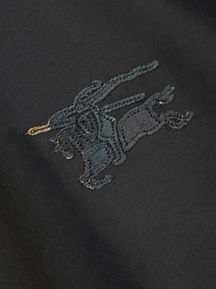 巴宝莉、2025新品夹克外套，时尚帅气，简约百搭款，胸前精致刺绣图案logo，定制原版面料，不仅挺括，保