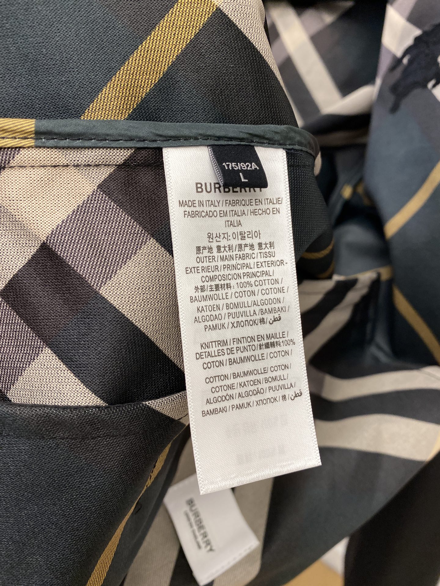 巴宝莉、2025新品夹克外套，时尚帅气，简约百搭款，胸前精致刺绣图案logo，定制原版面料，不仅挺括，保