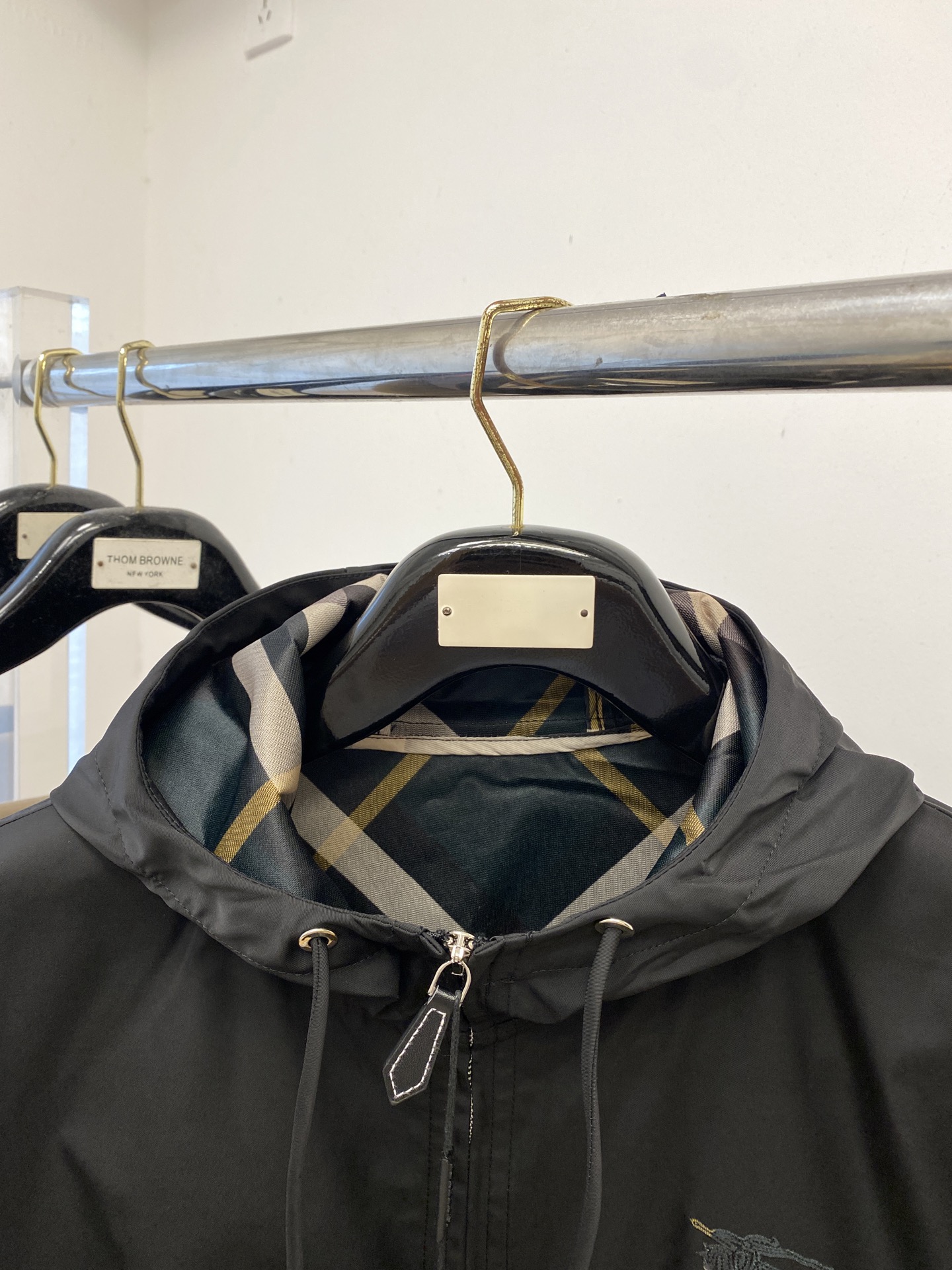 巴宝莉、2025新品夹克外套，时尚帅气，简约百搭款，胸前精致刺绣图案logo，定制原版面料，不仅挺括，保