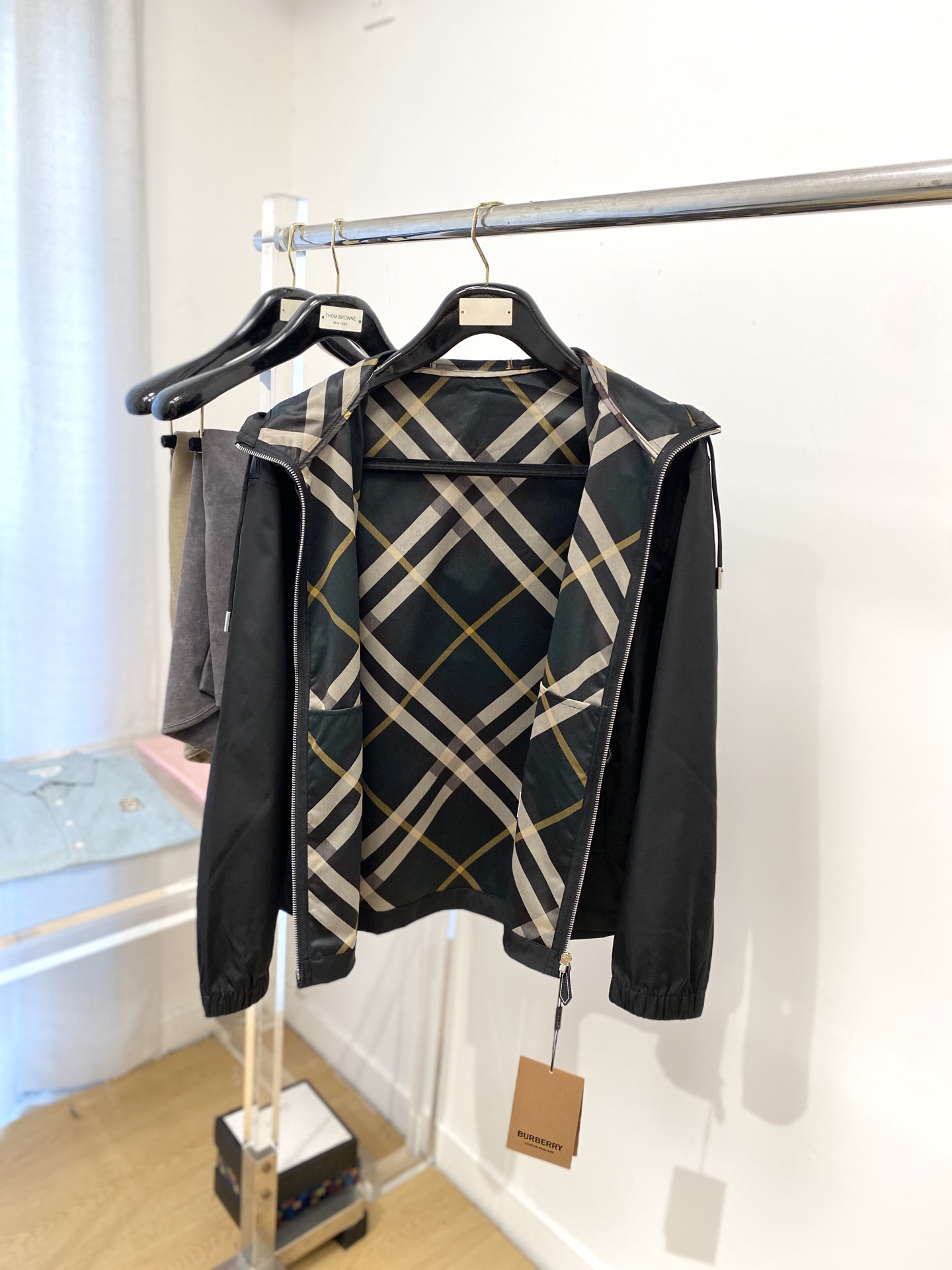 巴宝莉、2025新品夹克外套，时尚帅气，简约百搭款，胸前精致刺绣图案logo，定制原版面料，不仅挺括，保