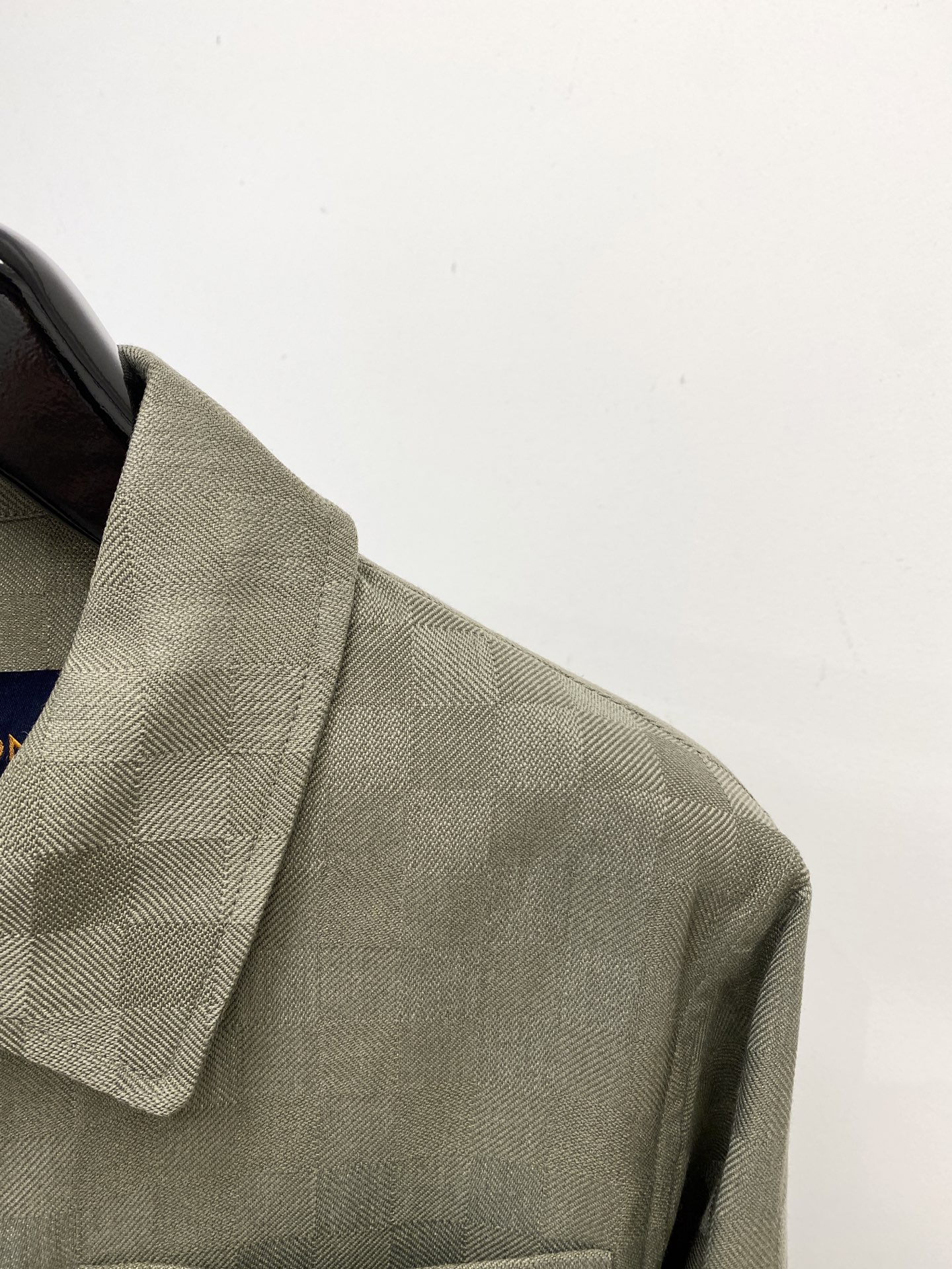 ￼路易威登、2025新品牛仔衬衫，时尚帅气，简约百搭款，定制原版面料，不仅挺括，保持潮流的廓形，又穿着舒