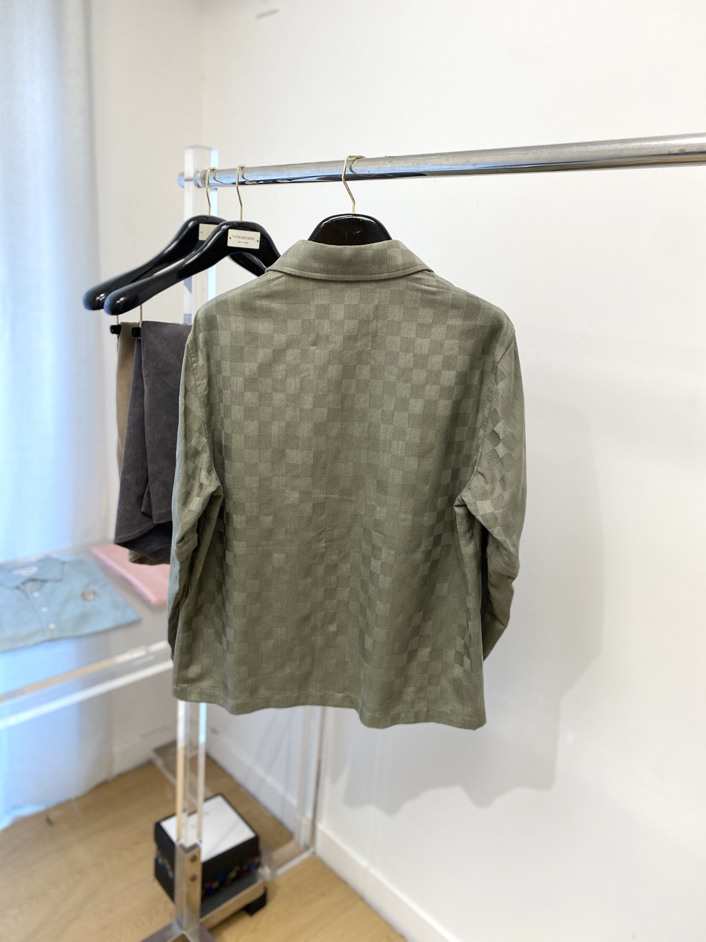 ￼路易威登、2025新品牛仔衬衫，时尚帅气，简约百搭款，定制原版面料，不仅挺括，保持潮流的廓形，又穿着舒