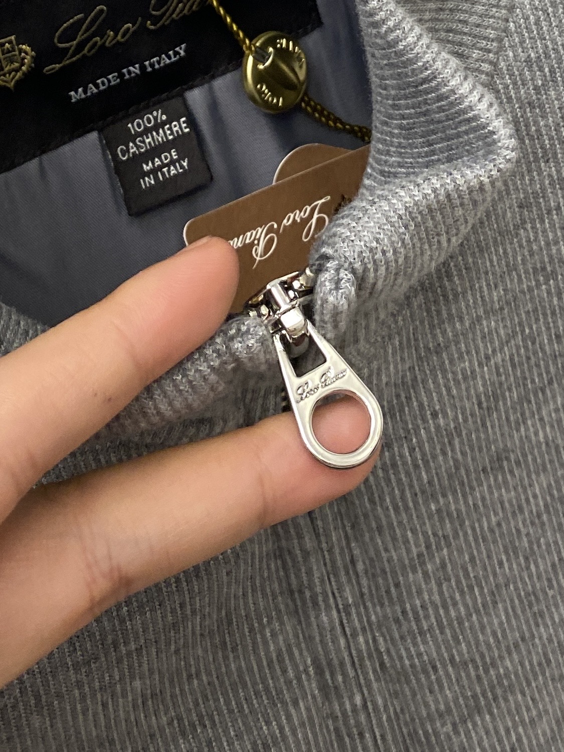 ￼ lP🆕、2025新品夹克马甲外套，时尚帅气，简约百搭款，胸前精致刺绣字母logo，定制原版面料，不仅