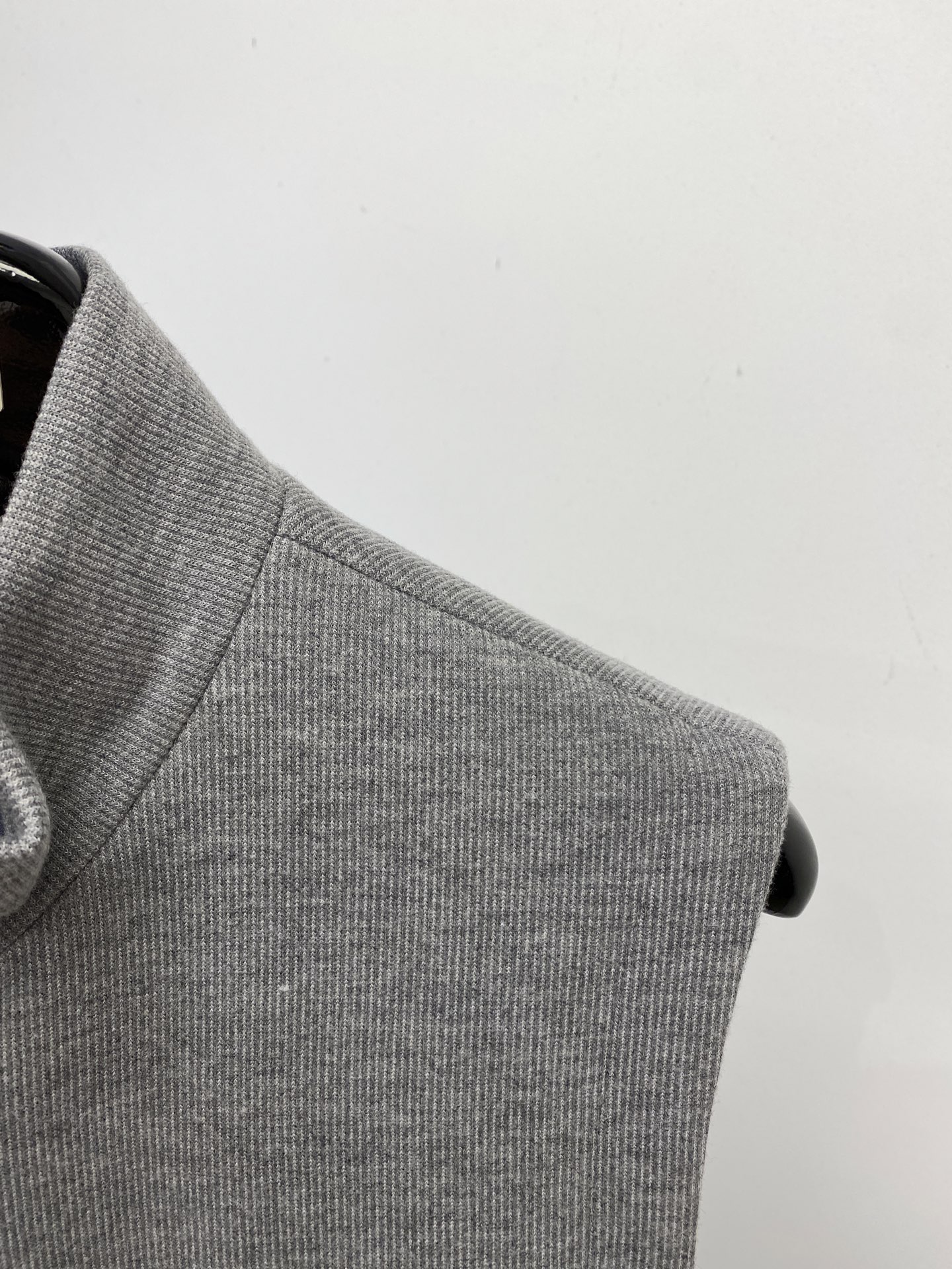 ￼ lP🆕、2025新品夹克马甲外套，时尚帅气，简约百搭款，胸前精致刺绣字母logo，定制原版面料，不仅