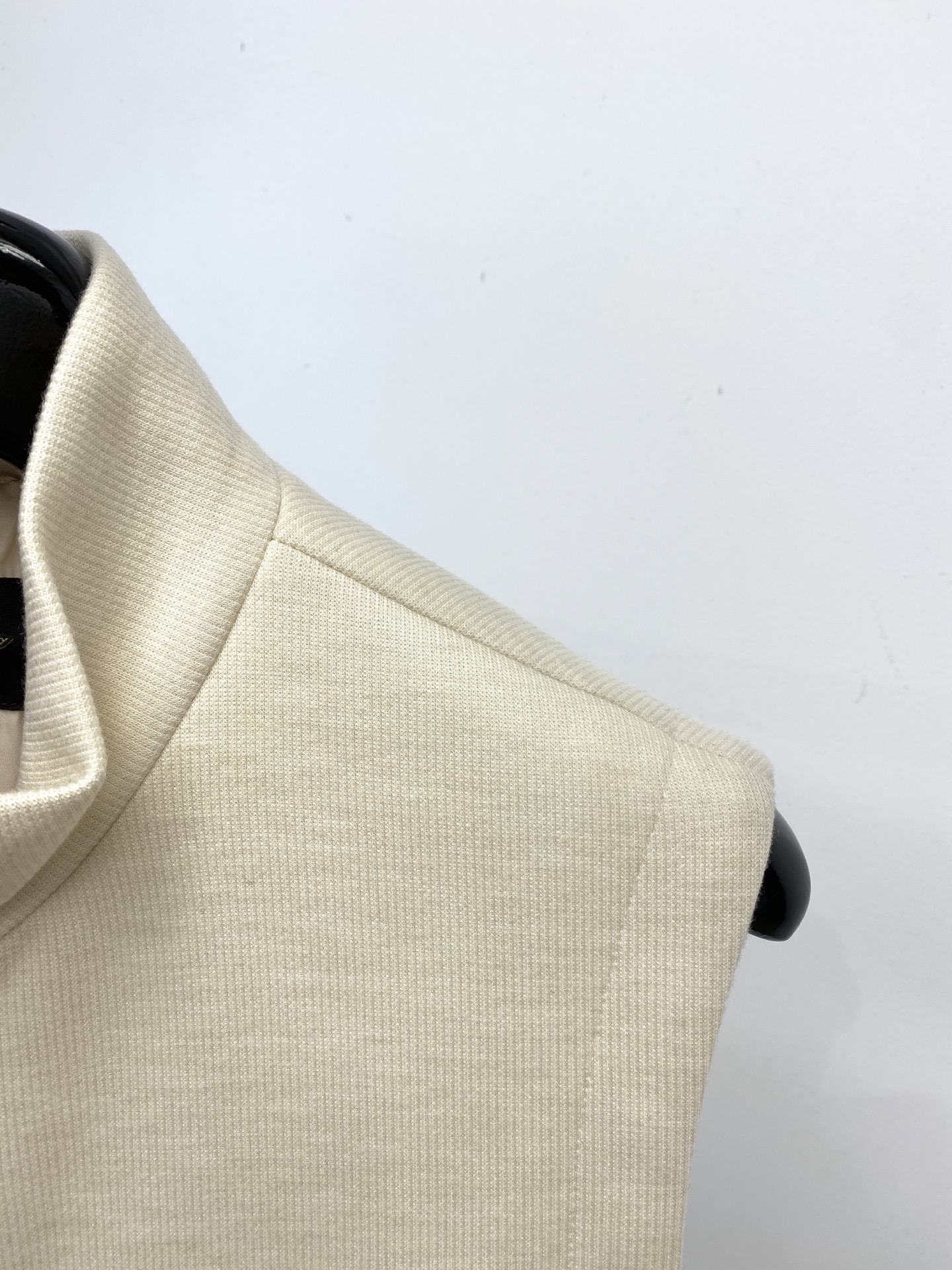 lP🆕、2025新品夹克马甲外套，时尚帅气，简约百搭款，胸前精致刺绣字母logo，定制原版面料，不仅挺括