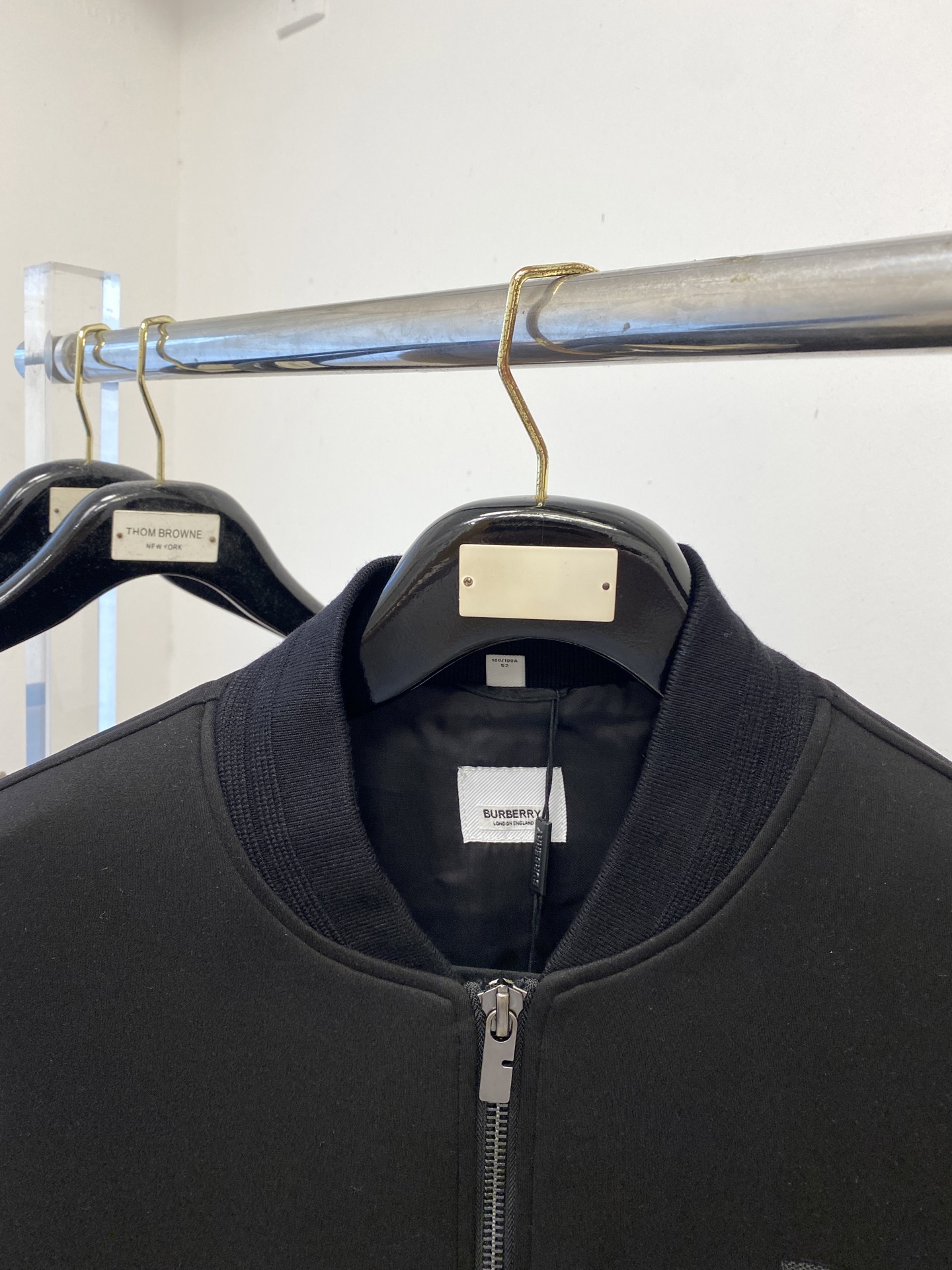 巴宝莉、2025新品夹克外套，时尚帅气，简约百搭款，胸前精致刺绣字母logo，定制原版面料，不仅挺括，保