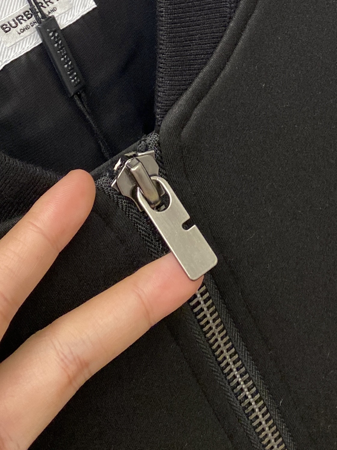 巴宝莉、2025新品夹克外套，时尚帅气，简约百搭款，胸前精致刺绣字母logo，定制原版面料，不仅挺括，保