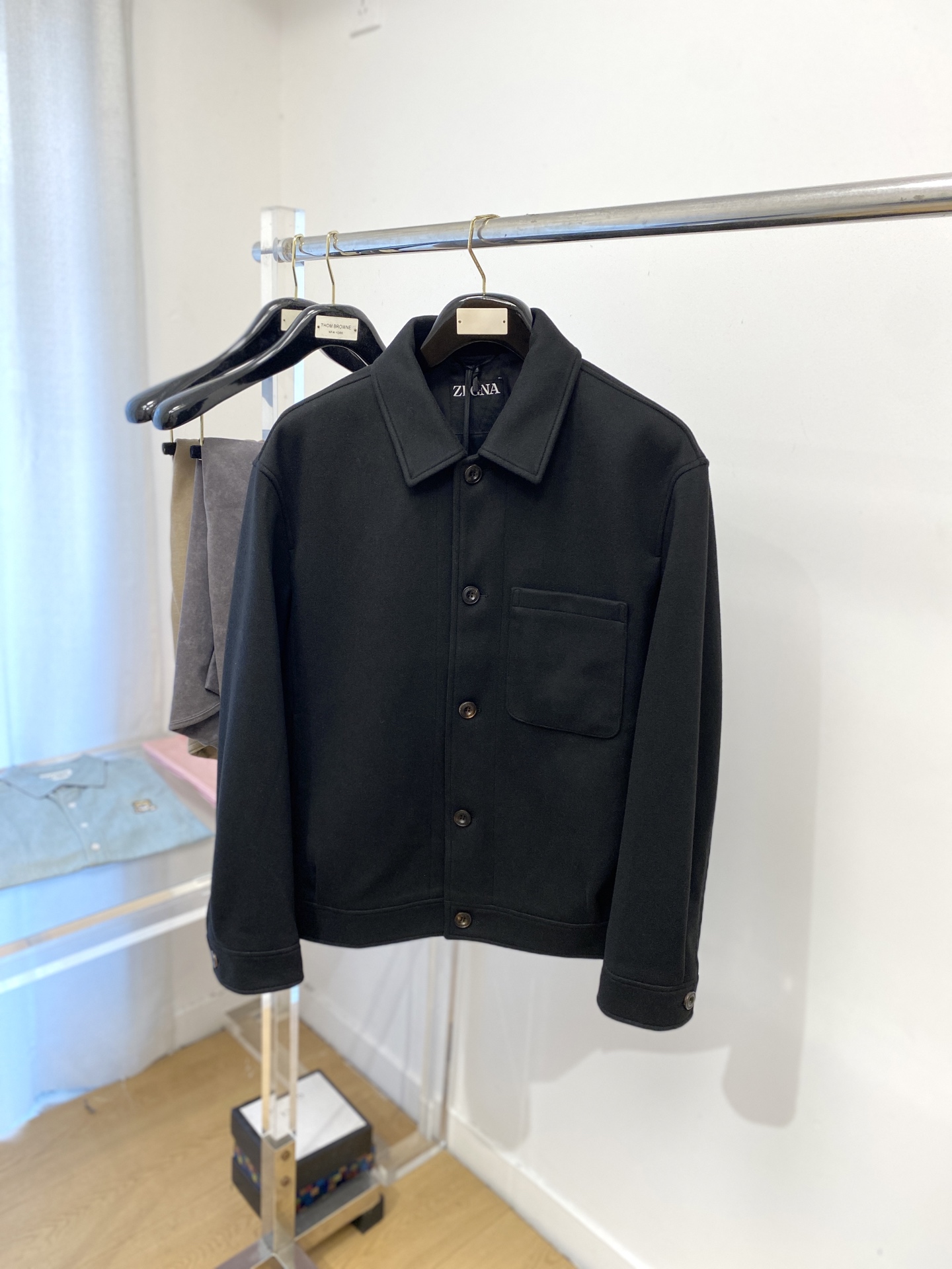 NO:516545,Zenia, 2025 new jacket jacket, fashionable and handsome, simple and versatile style, original auxiliary materials logo, customized original fabric, not only crisp, maintains the trendy silhouette, and is comfortable to wear, and the yarn is more delicate, the number M-3XL, zegna, jackets & coats, jackets & coats, alexander wang19860909杰尼亚、2025新品夹克外套,时尚帅气,简约百搭款,原版辅料logo,定制原版面料,不仅挺括,保持潮流的廓形,又穿着舒适,纱织更细腻,码数M-3XL,,zegna,jackets & coats,jackets & coats,alexander wang,Men's clothing