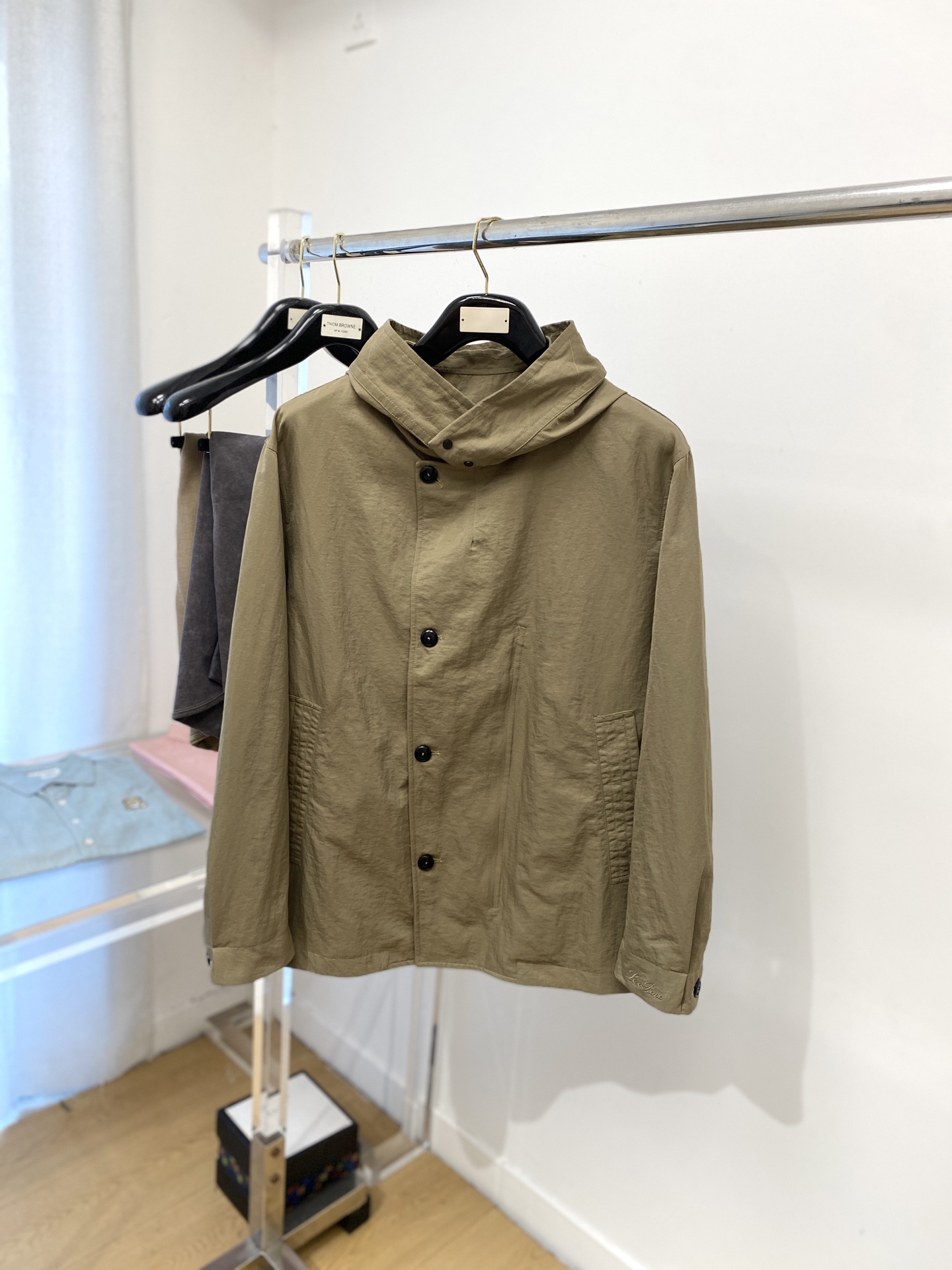 NO:518160,LP, 2025 new jacket jacket, fashionable and handsome, simple and versatile style, original auxiliary materials logo, customized original fabric, not only crisp, maintains the trendy silhouette, and is comfortable to wear, the yarn weaving is more delicate, the number M-3XL, loro piano, jackets & coats, jackets & coats, alexander wang19860909LP、2025新品夹克外套,时尚帅气,简约百搭款,原版辅料logo,定制原版面料,不仅挺括,保持潮流的廓形,又穿着舒适,纱织更细腻,码数M-3XL,,loro piana,jackets & coats,jackets & coats,alexander wang,Men's clothing