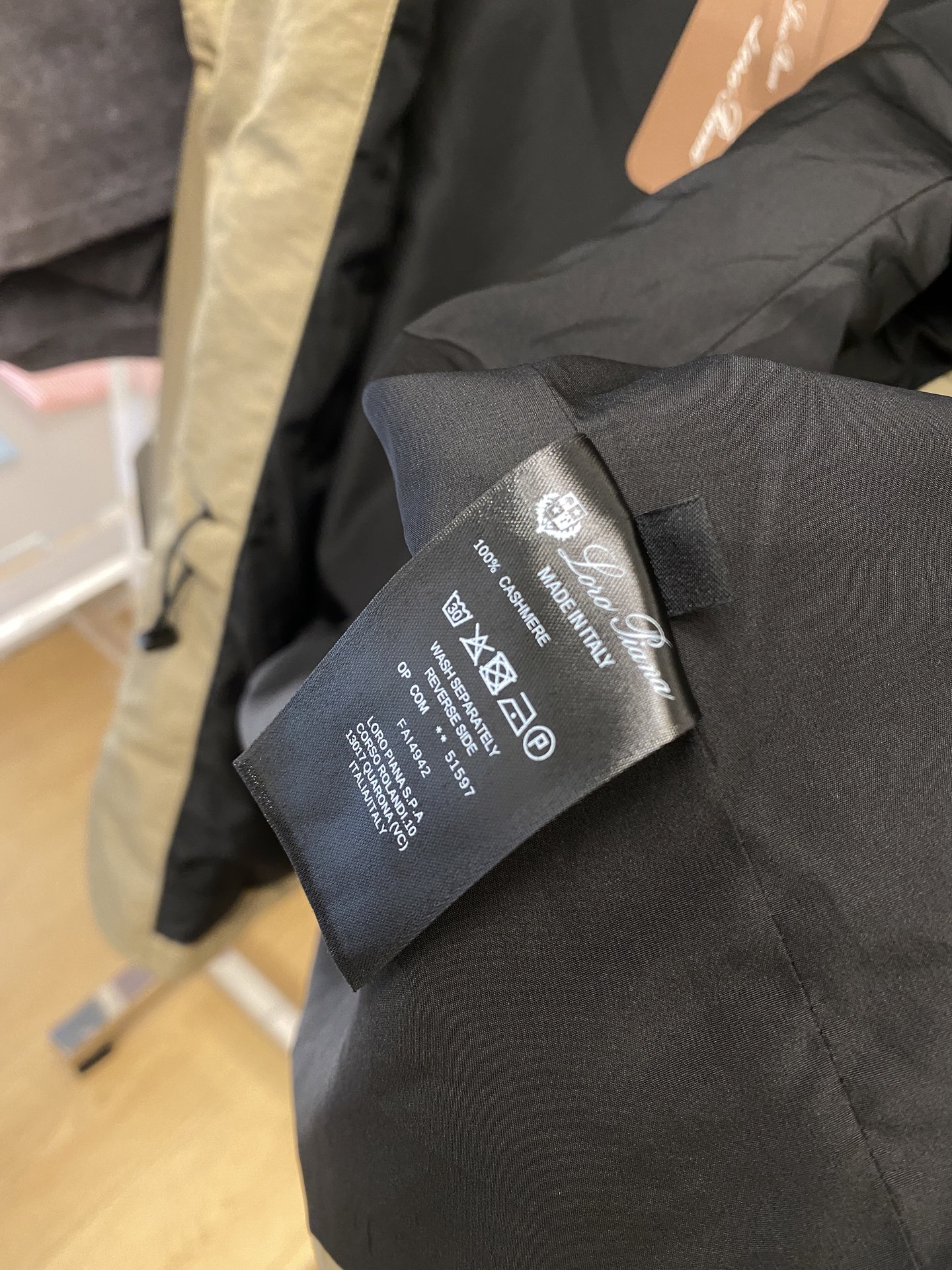 lP🆕、2025新品夹克外套，时尚帅气，简约百搭款，原版辅料logo，定制原版面料，不仅挺括，保持潮流的