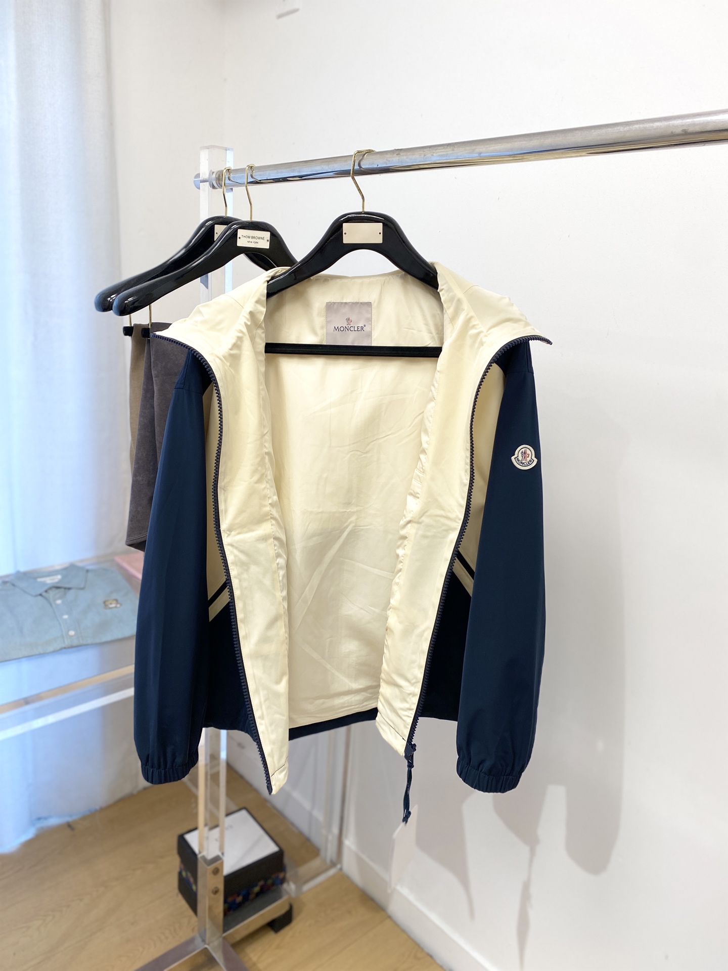 蒙口、2025新品夹克外套，时尚帅气，简约百搭款，袖口刺绣装饰图案logo，定制原版面料，不仅挺括，保持