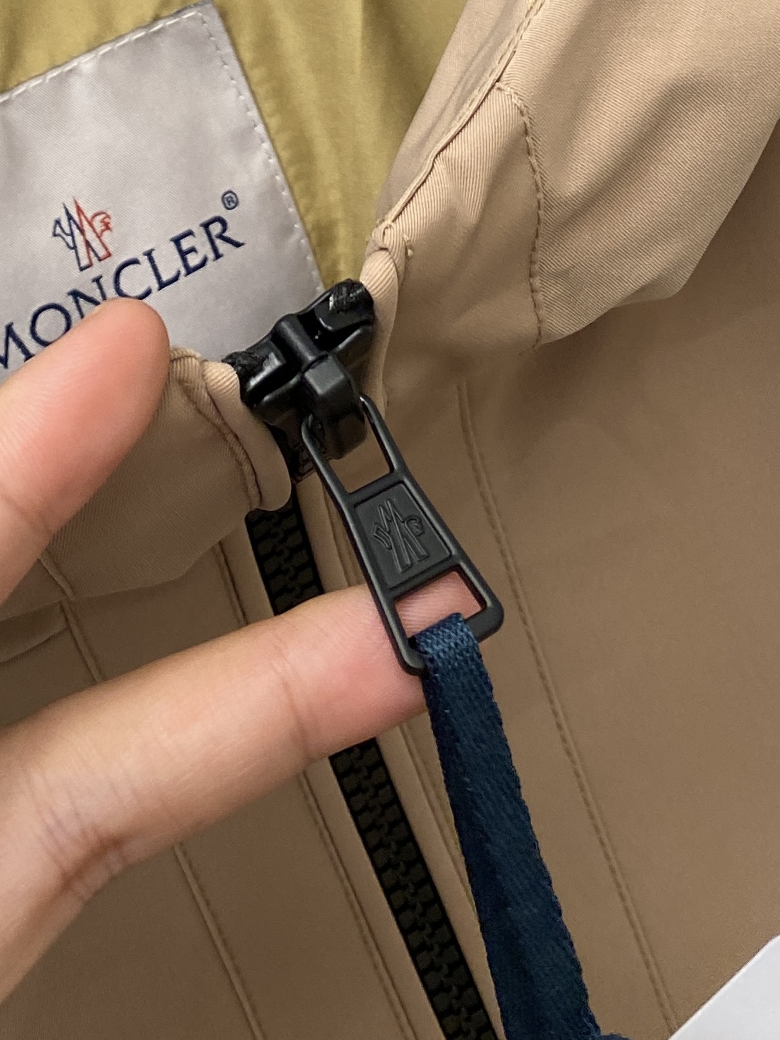 蒙口、2025新品夹克外套，时尚帅气，简约百搭款，袖口刺绣装饰图案logo，定制原版面料，不仅挺括，保持