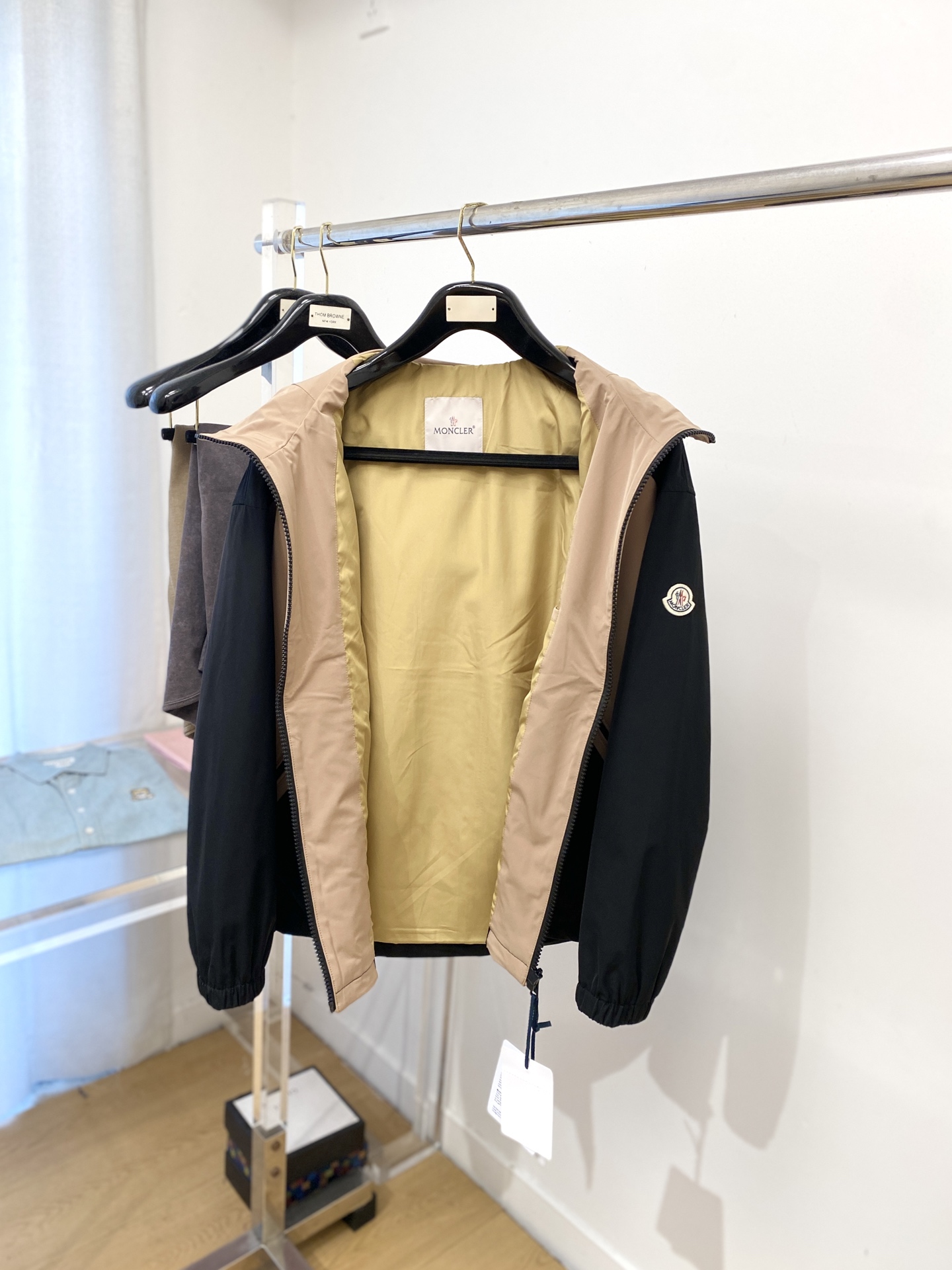 蒙口、2025新品夹克外套，时尚帅气，简约百搭款，袖口刺绣装饰图案logo，定制原版面料，不仅挺括，保持