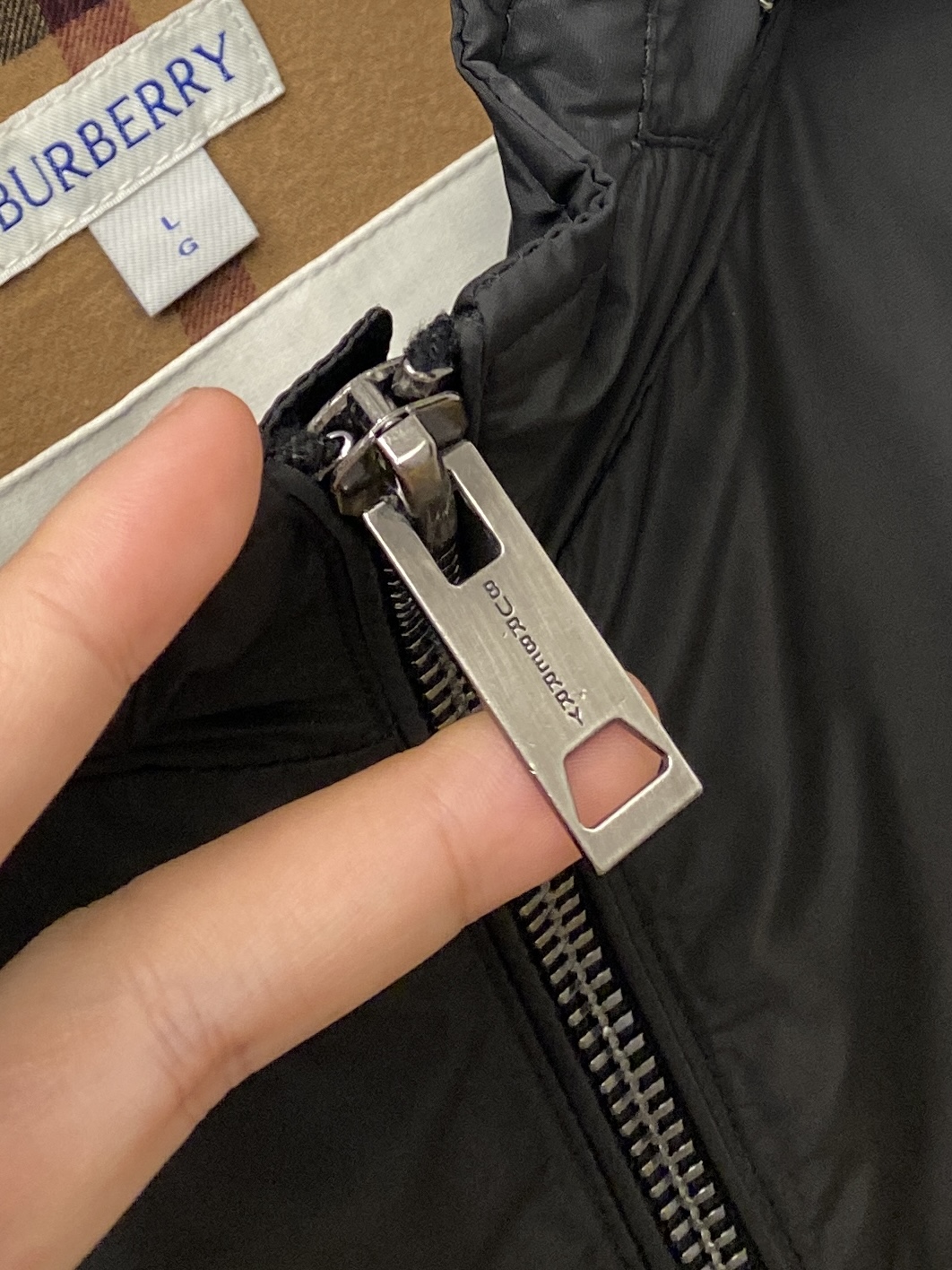 巴宝莉、2025新品夹克外套，时尚帅气，简约百搭款，胸前精致刺绣图案logo，定制原版面料，不仅挺括，保