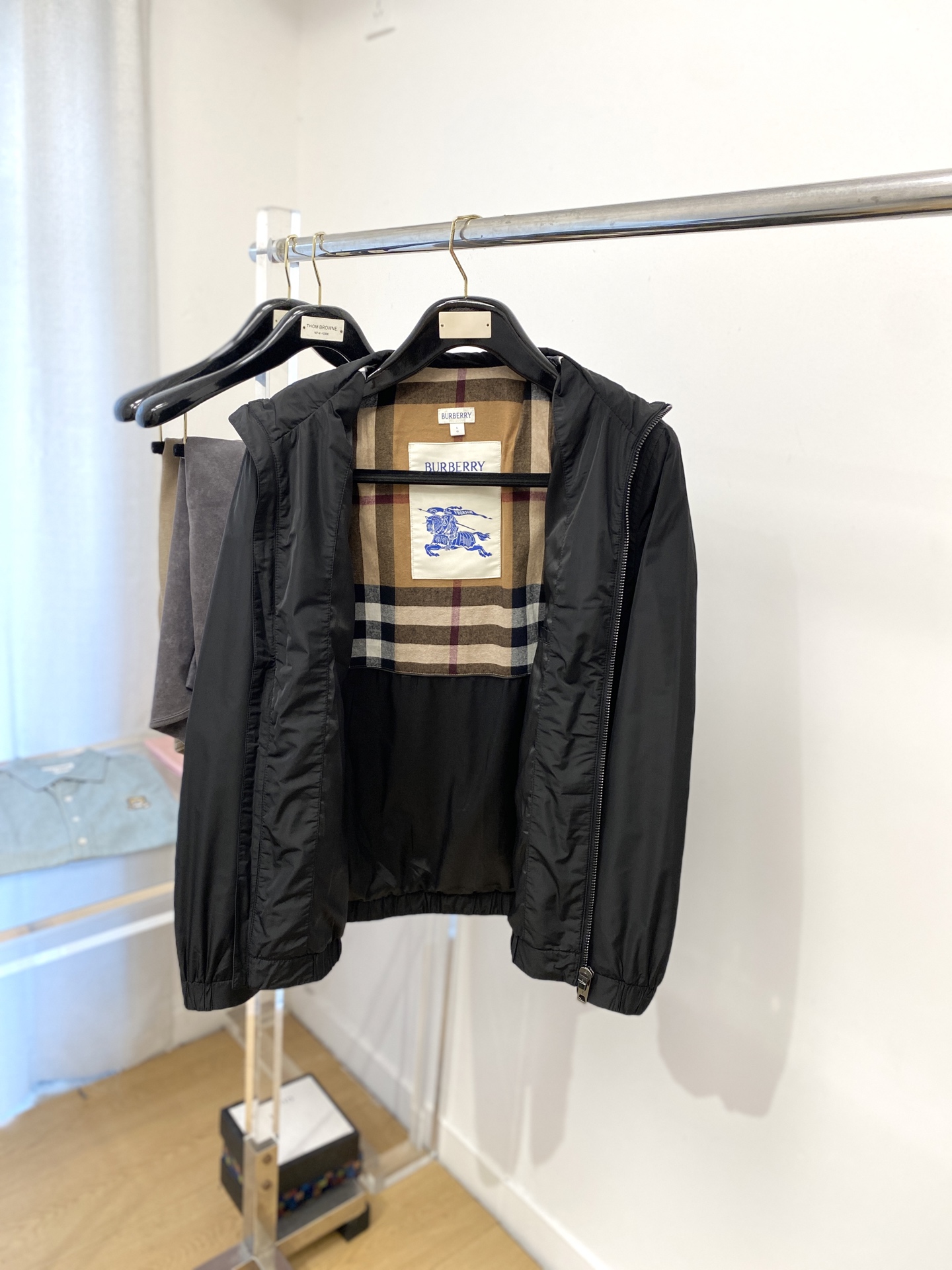 巴宝莉、2025新品夹克外套，时尚帅气，简约百搭款，胸前精致刺绣图案logo，定制原版面料，不仅挺括，保