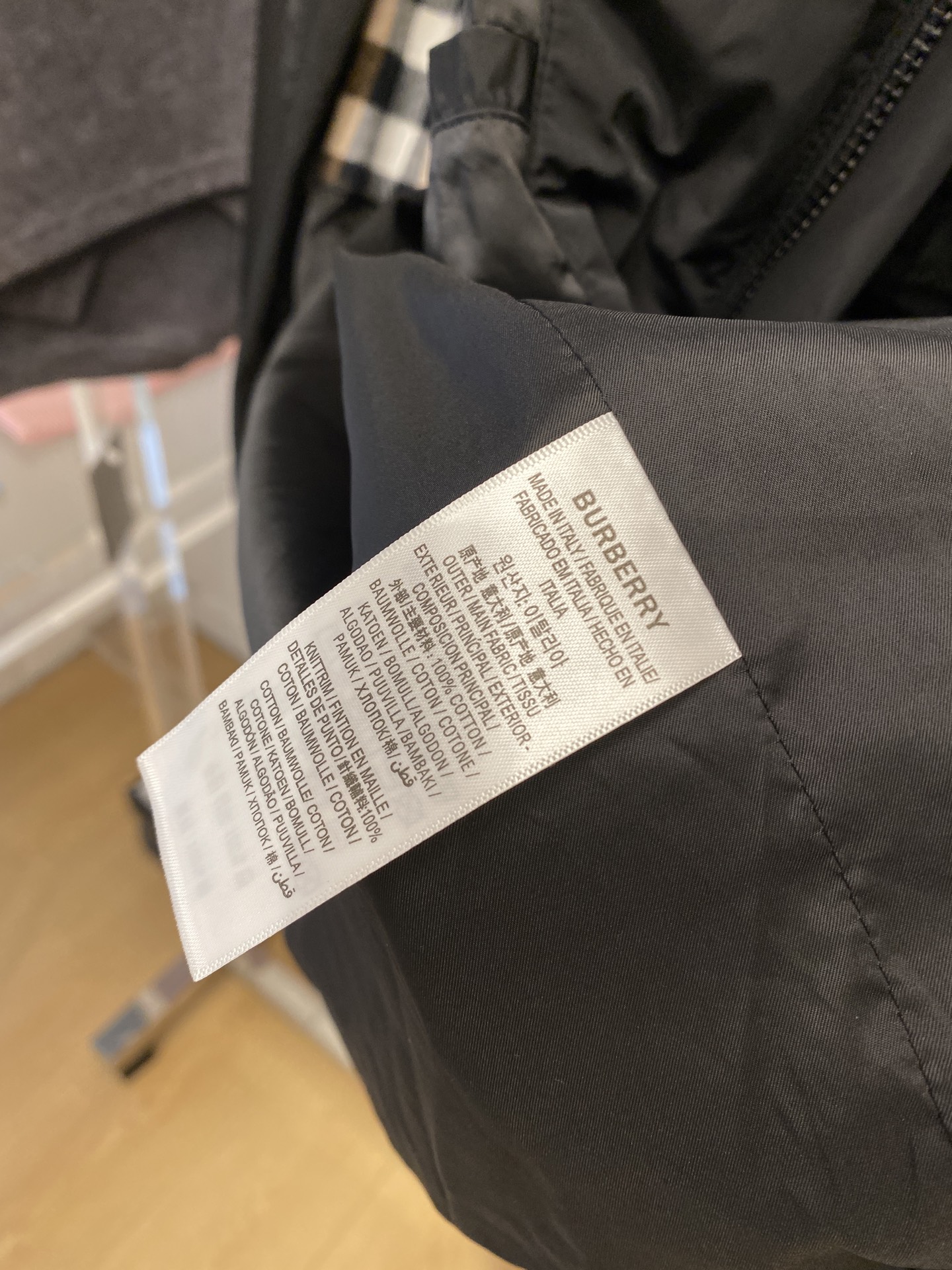 巴宝莉、2025新品夹克外套，时尚帅气，简约百搭款，胸前精致刺绣图案logo，定制原版面料，不仅挺括，保