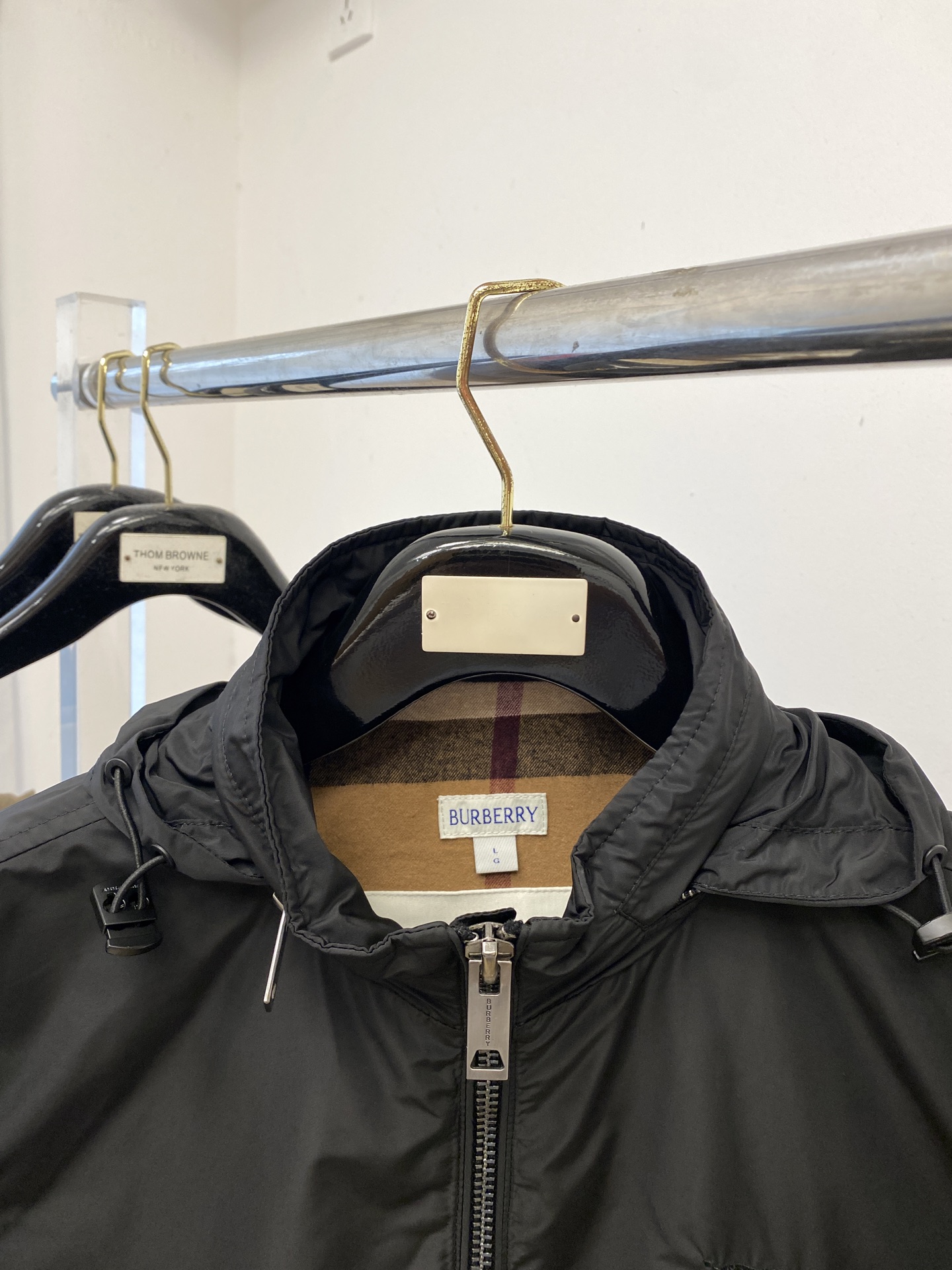 巴宝莉、2025新品夹克外套，时尚帅气，简约百搭款，胸前精致刺绣图案logo，定制原版面料，不仅挺括，保