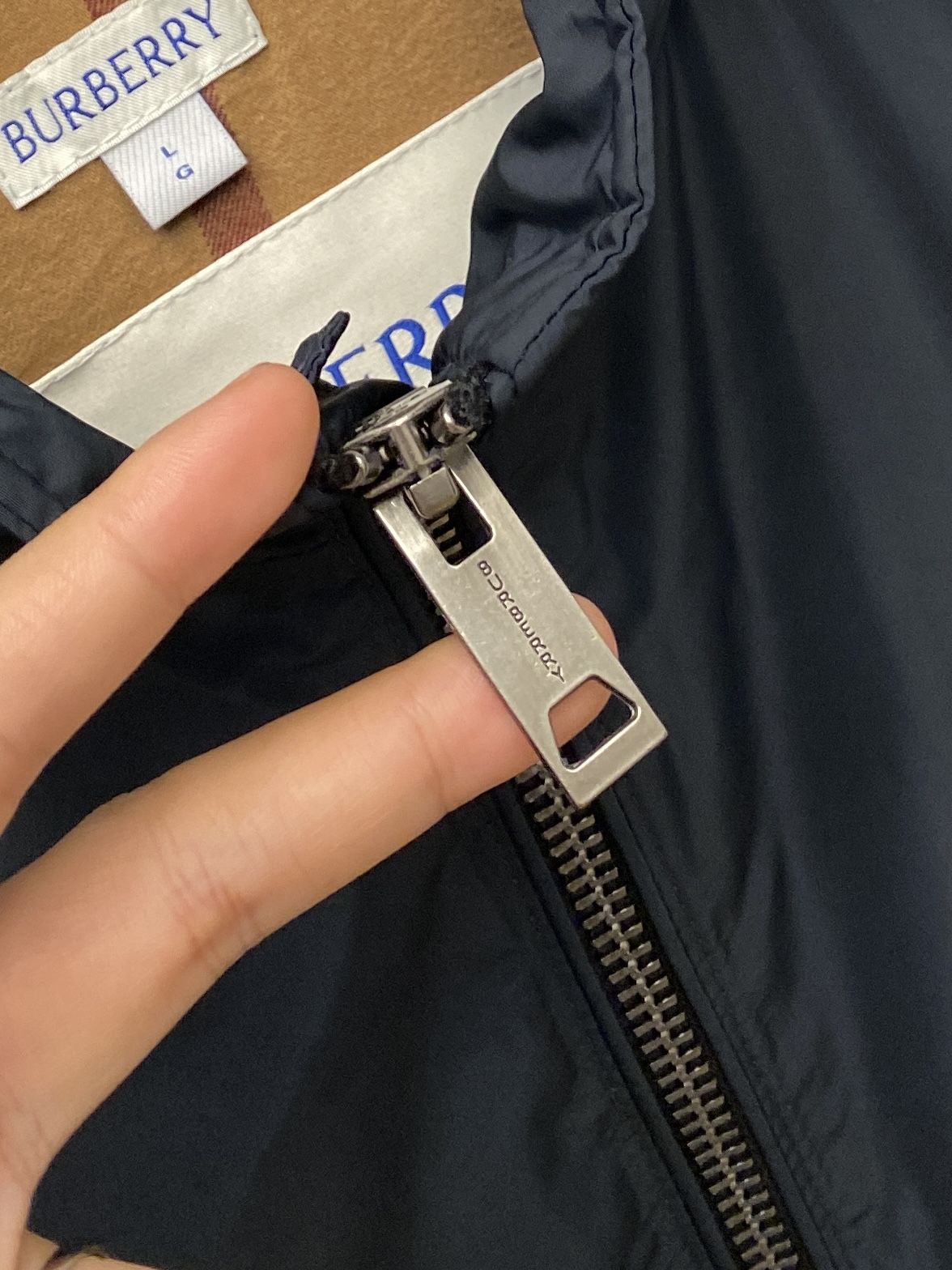 巴宝莉、2025新品夹克外套，时尚帅气，简约百搭款，胸前精致刺绣图案logo，定制原版面料，不仅挺括，保