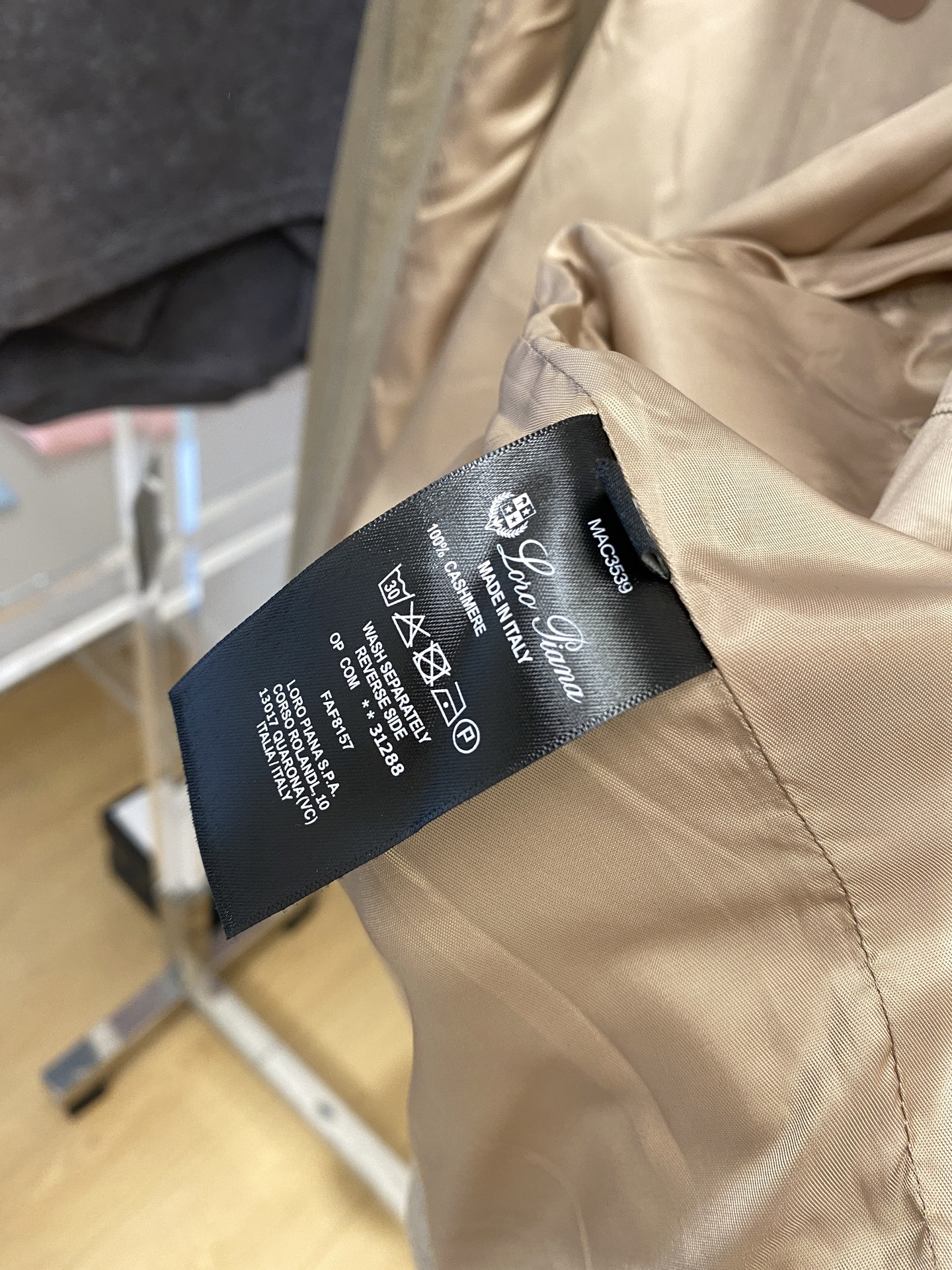 lP🆕、2025新品夹克外套，时尚帅气，简约百搭款，胸前精致刺绣字母logo，定制原版面料，不仅挺括，保