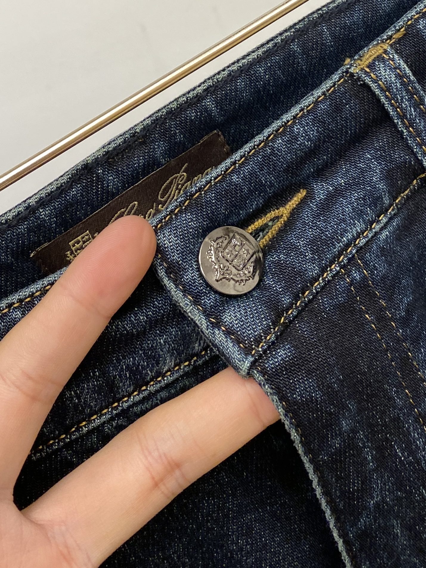 lP🆕、2025最新品，专柜同步有售，原单狠货，水洗休闲牛仔裤，进口原版水洗弹力面料，舒适有弹性，原版五