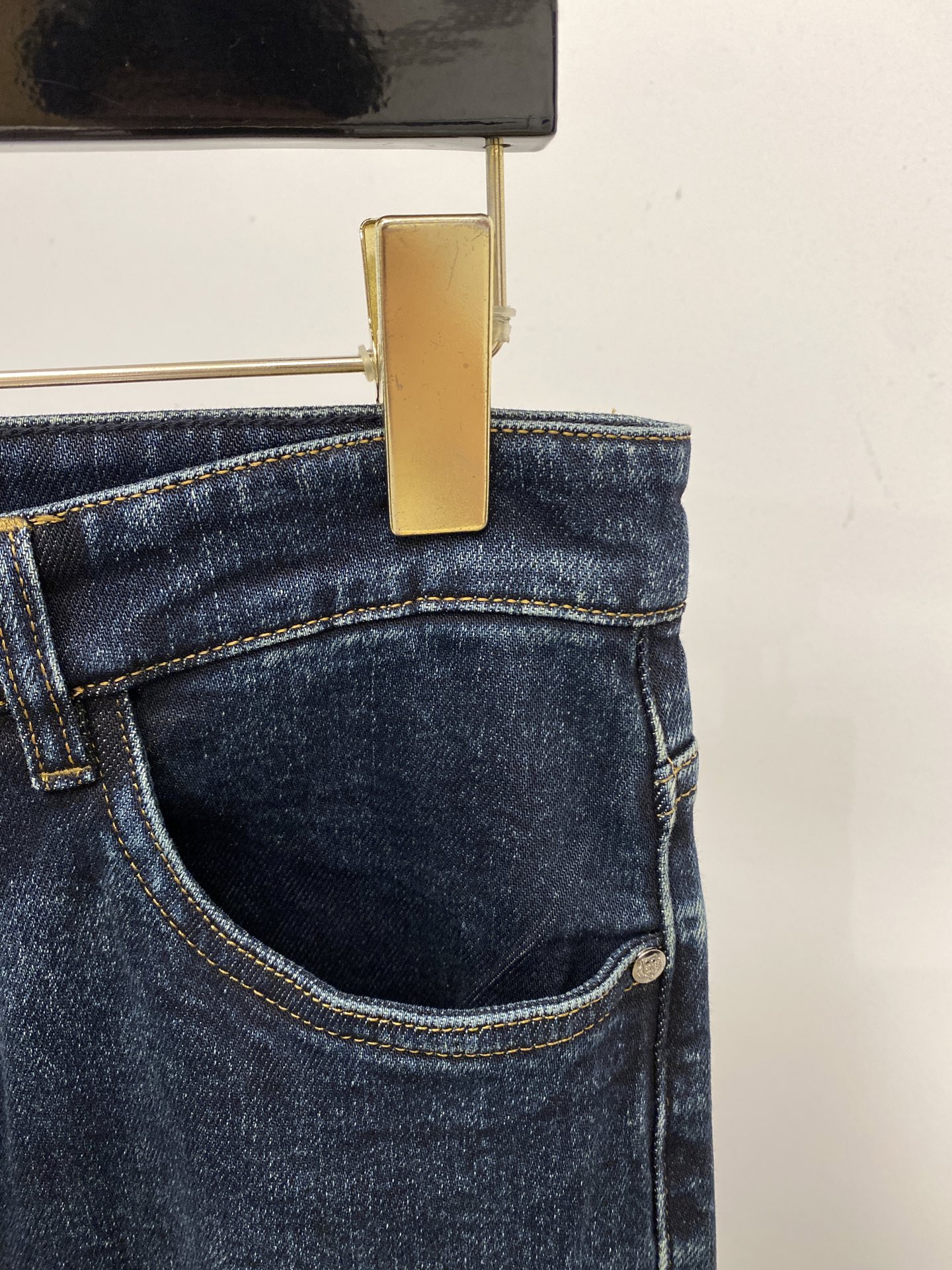 lP🆕、2025最新品，专柜同步有售，原单狠货，水洗休闲牛仔裤，进口原版水洗弹力面料，舒适有弹性，原版五