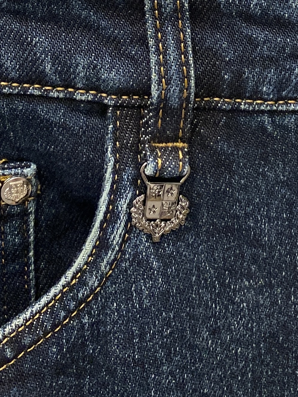 lP🆕、2025最新品，专柜同步有售，原单狠货，水洗休闲牛仔裤，进口原版水洗弹力面料，舒适有弹性，原版五