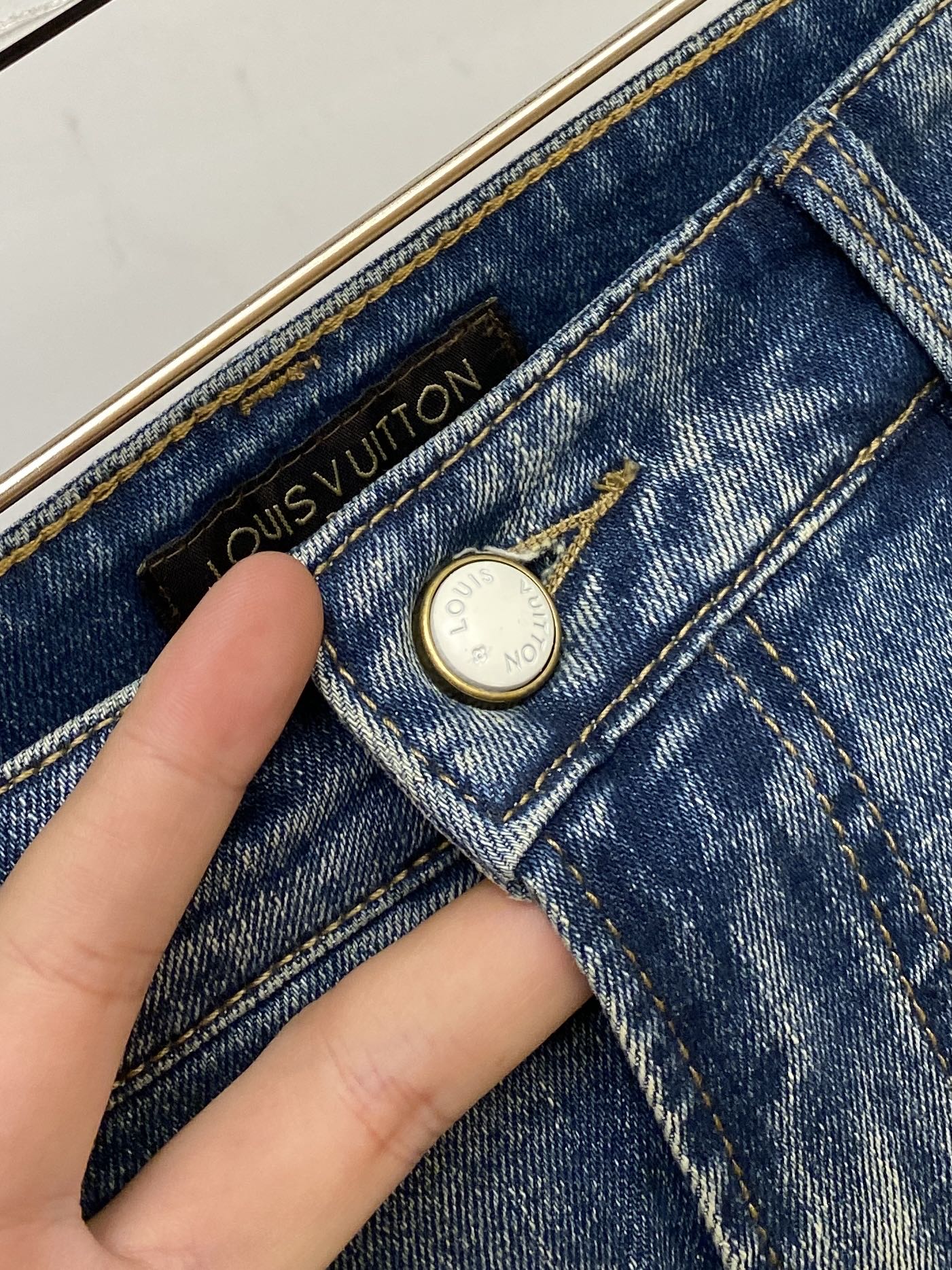 LV、2025最新品，专柜同步有售，原单狠货，水洗休闲牛仔裤，进口原版水洗弹力面料，舒适有弹性，原版五金