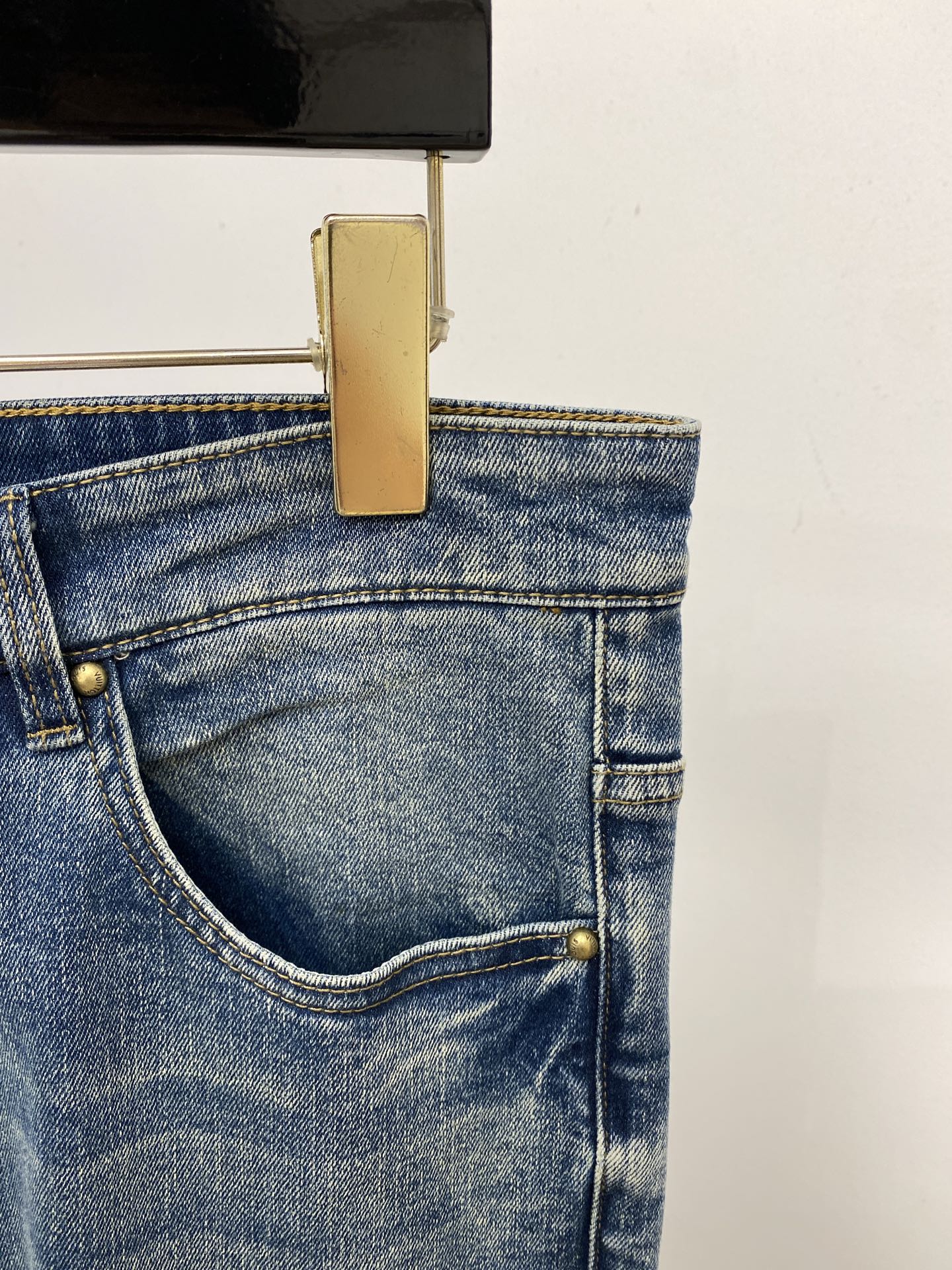 LV、2025最新品，专柜同步有售，原单狠货，水洗休闲牛仔裤，进口原版水洗弹力面料，舒适有弹性，原版五金