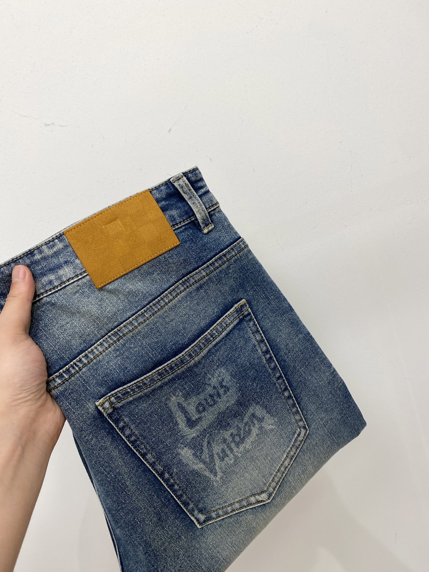 NO:518161,LV, 2025 latest products, special counters are available at the same time, original singles, washable casual jeans, imported original washable elastic fabric, comfortable and elastic, original hardware and auxiliary decorative logo, super positive style, extremely high grade, counter quality, fashionable and stylish upper body, 29-40,,louis vuitton, jeans, alexander wang19860909LV、2025最新品,专柜同步有售,原单狠货,水洗休闲牛仔裤,进口原版水洗弹力面料,舒适有弹性,原版五金辅料装饰logo,版型超正,档次极高,专柜品质,上身时尚有型,码数29-40,,louis vuitton,jeans,alexander wang,Men's clothing