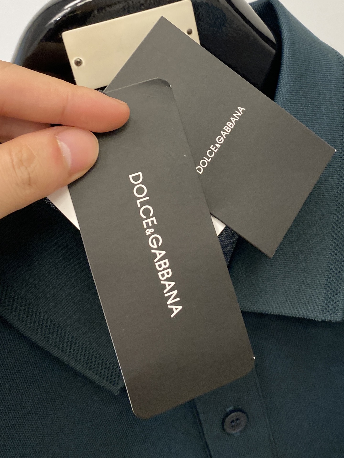 ￼ DG、2025新品短袖T恤，帅气时尚，胸前精致刺绣字母logo，简约百搭款。面料棉 不仅挺括，保持潮