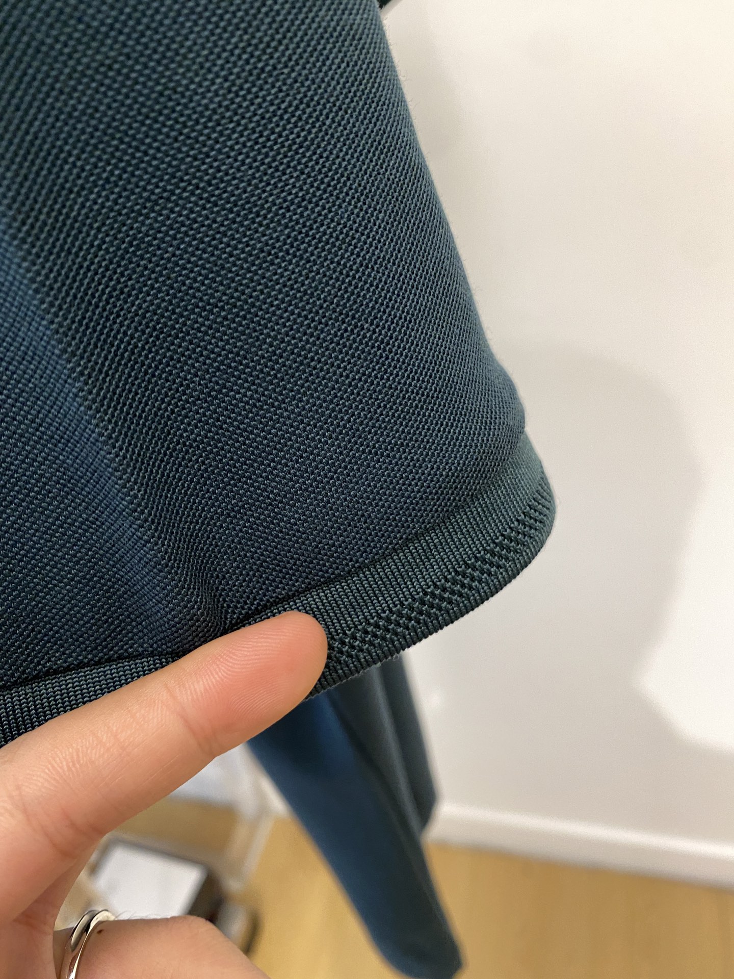 ￼ DG、2025新品短袖T恤，帅气时尚，胸前精致刺绣字母logo，简约百搭款。面料棉 不仅挺括，保持潮