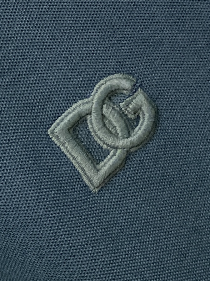 ￼ DG、2025新品短袖T恤，帅气时尚，胸前精致刺绣字母logo，简约百搭款。面料棉 不仅挺括，保持潮