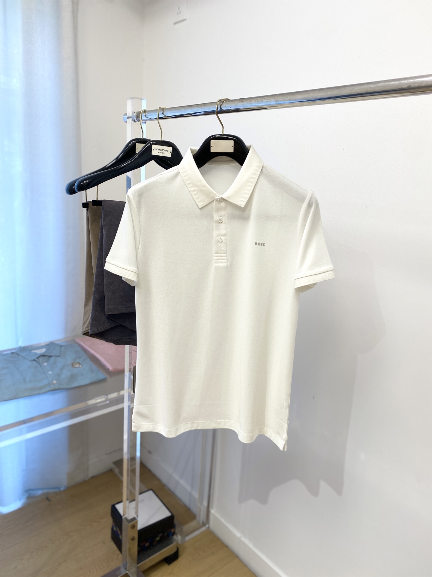 NO:516570,BOSS, 2025 new short-sleeved T-shirt, handsome and fashionable, top-grade printed letter logo on the chest, simple and versatile style. Fabric cotton is not only crisp, maintains the trendy silhouette, but also comfortable to wear, and the yarn is more delicate, the number M-3XL, T-shirt,tees, t-shirt,alexander wang19860909BOSS、2025新品短袖T恤,帅气时尚,胸前顶级印胶字母logo,简约百搭款.面料棉 不仅挺括,保持潮流的廓形,又穿着舒适,纱织更细腻,码数M-3XL,,T-shirt,tees，t-shirt,alexander wang,Men's clothing