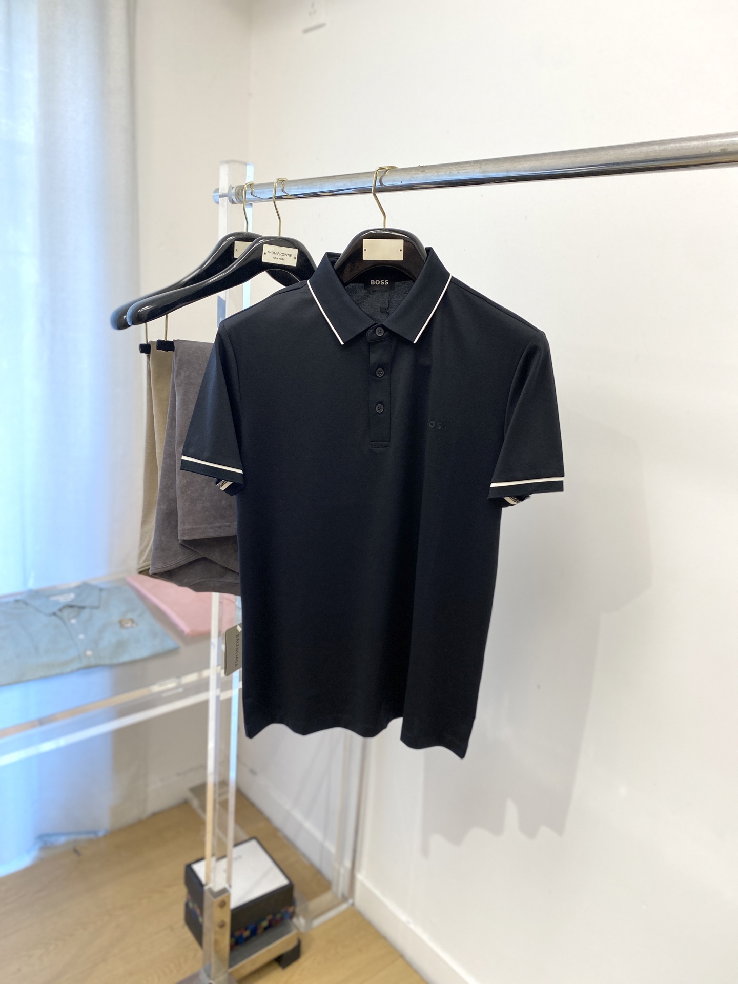 NO:515070,BOSS, 2025 new short-sleeved T-shirt, handsome and fashionable, top-grade printed letter logo on the chest, simple and versatile style. Fabric cotton is not only crisp, maintains the trendy silhouette, but also comfortable to wear, and the yarn is more delicate, the number M-3XL, T-shirt,tees, t-shirt,alexander wang19860909BOSS、2025新品短袖T恤,帅气时尚,胸前顶级印胶字母logo,简约百搭款.面料棉 不仅挺括,保持潮流的廓形,又穿着舒适,纱织更细腻,码数M-3XL,,T-shirt,tees，t-shirt,alexander wang,Men's clothing