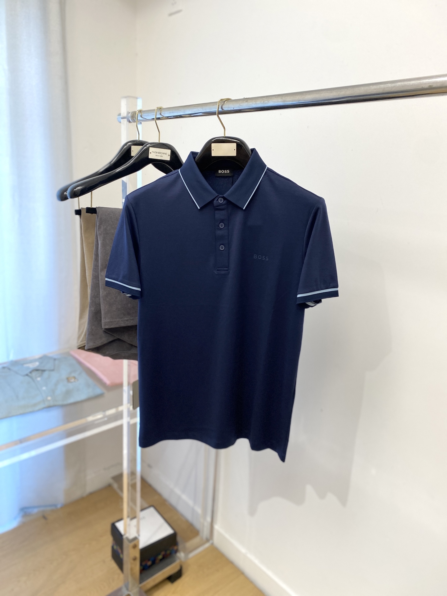 NO:516567,BOSS, 2025 new short-sleeved T-shirt, handsome and fashionable, top-grade printed letter logo on the chest, simple and versatile style. Fabric cotton is not only crisp, maintains the trendy silhouette, but also comfortable to wear, and the yarn is more delicate, the number M-3XL, T-shirt,tees, t-shirt,alexander wang19860909BOSS、2025新品短袖T恤,帅气时尚,胸前顶级印胶字母logo,简约百搭款.面料棉 不仅挺括,保持潮流的廓形,又穿着舒适,纱织更细腻,码数M-3XL,,T-shirt,tees，t-shirt,alexander wang,Men's clothing