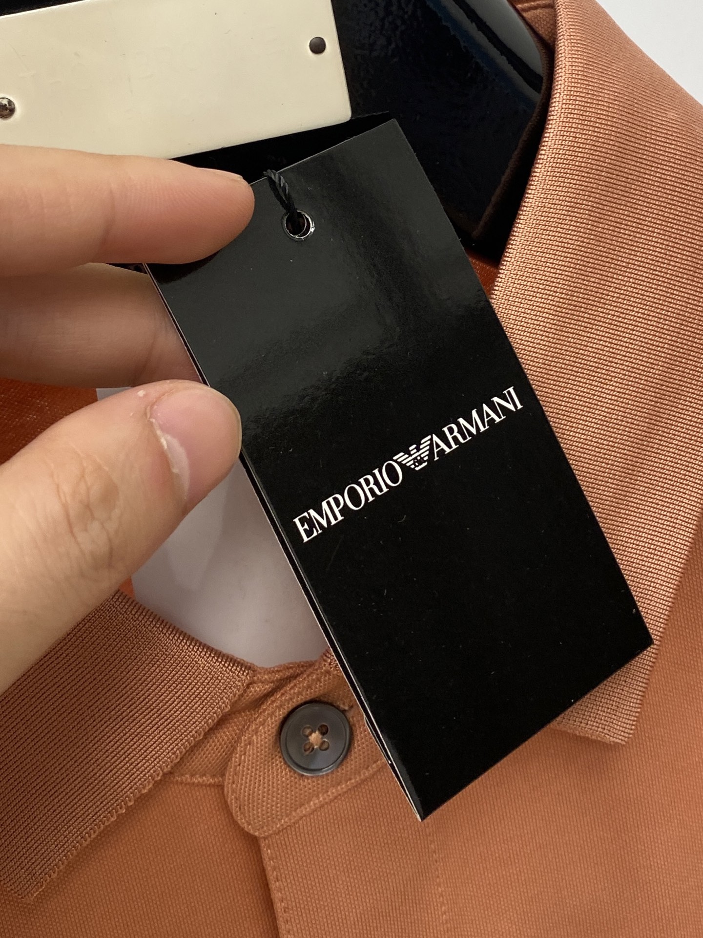 阿玛尼、2025新品短袖T恤，帅气时尚，胸前顶级凹凸印胶图案logo，简约百搭款。面料棉 不仅挺括，保持