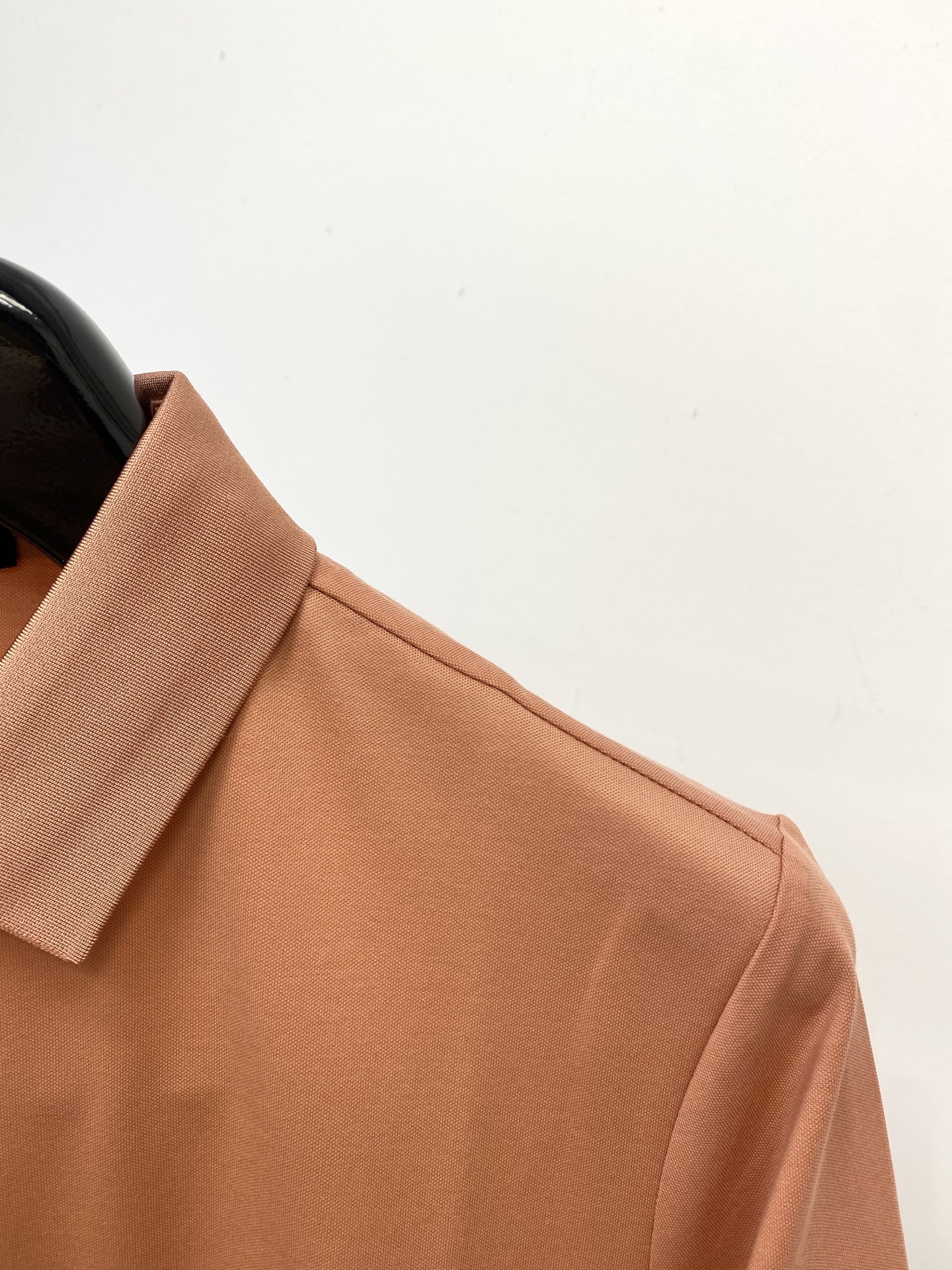 阿玛尼、2025新品短袖T恤，帅气时尚，胸前顶级凹凸印胶图案logo，简约百搭款。面料棉 不仅挺括，保持