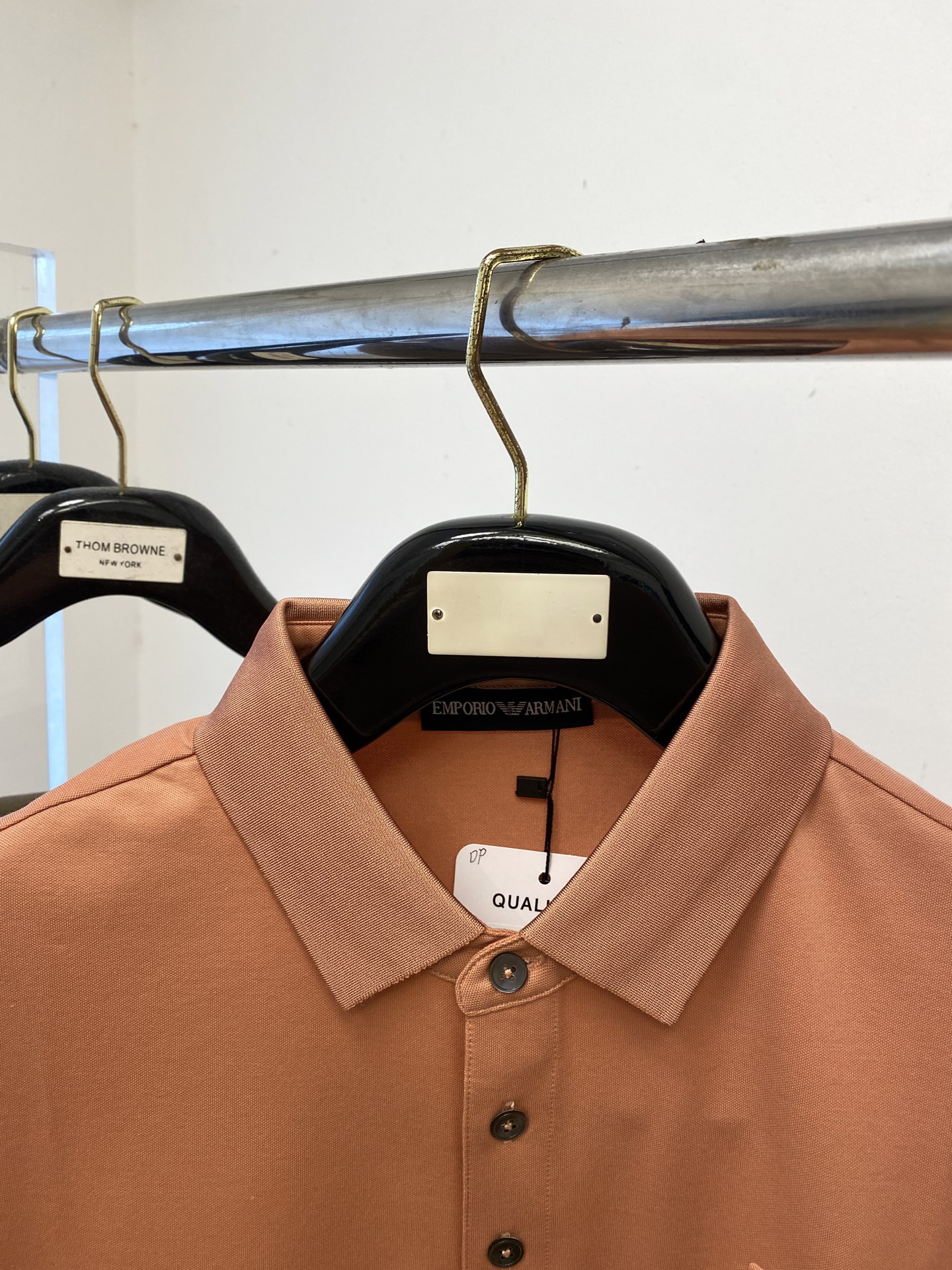 阿玛尼、2025新品短袖T恤，帅气时尚，胸前顶级凹凸印胶图案logo，简约百搭款。面料棉 不仅挺括，保持