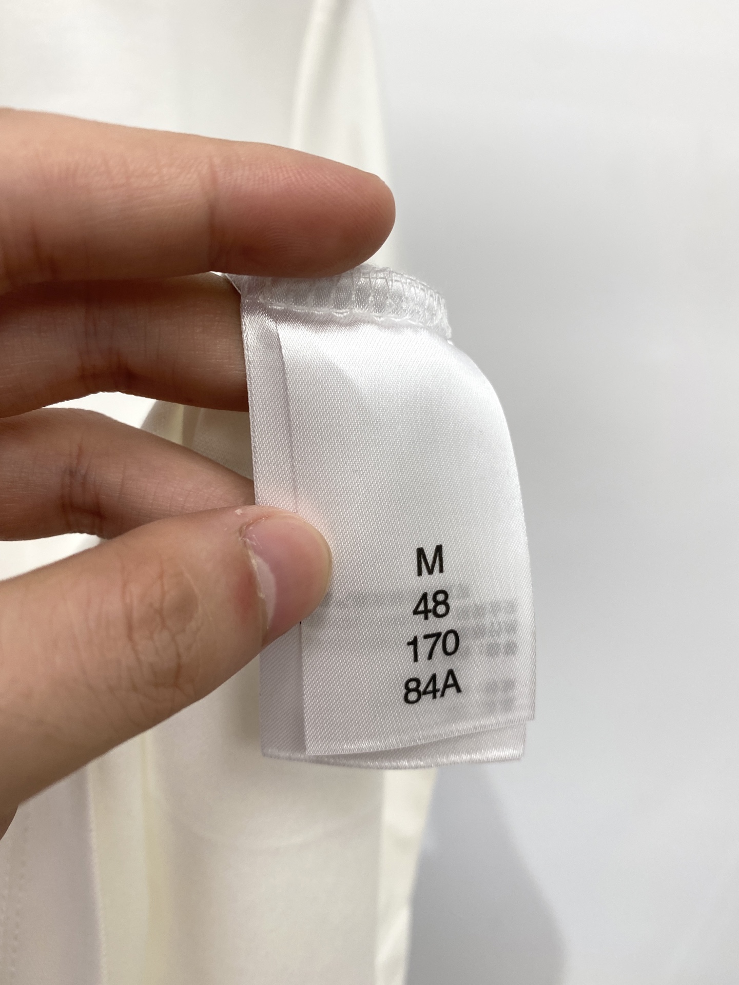 阿玛尼、2025新品短袖T恤，帅气时尚，胸前顶级凹凸印胶图案logo，简约百搭款。面料棉 不仅挺括，保持