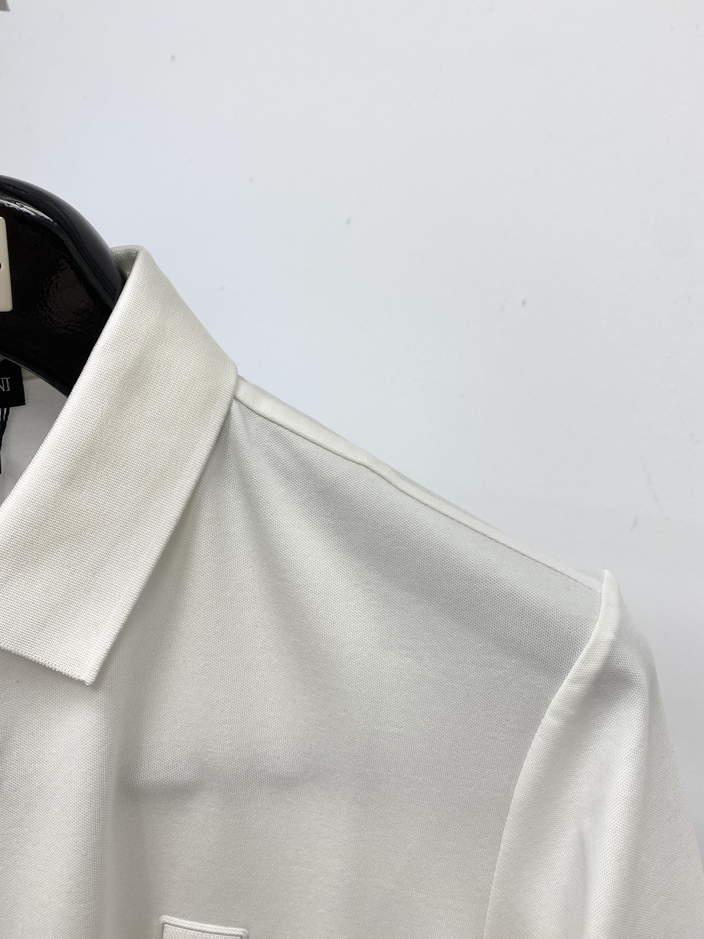 阿玛尼、2025新品短袖T恤，帅气时尚，胸前顶级凹凸印胶图案logo，简约百搭款。面料棉 不仅挺括，保持