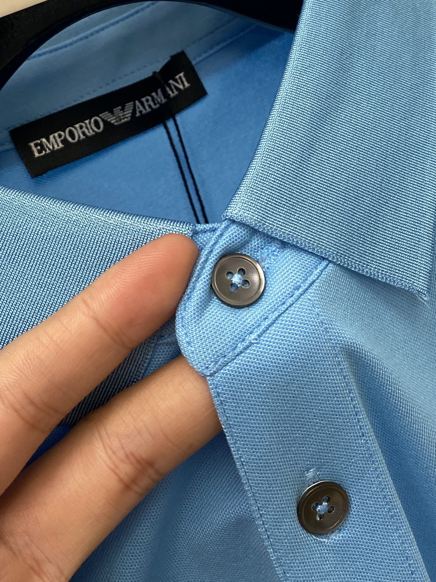 阿玛尼、2025新品短袖T恤，帅气时尚，胸前顶级凹凸印胶图案logo，简约百搭款。面料棉 不仅挺括，保持