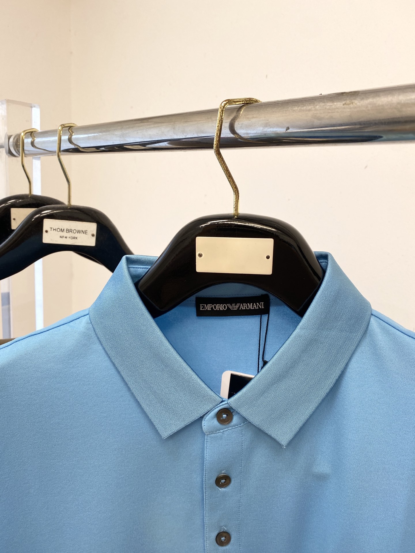 阿玛尼、2025新品短袖T恤，帅气时尚，胸前顶级凹凸印胶图案logo，简约百搭款。面料棉 不仅挺括，保持