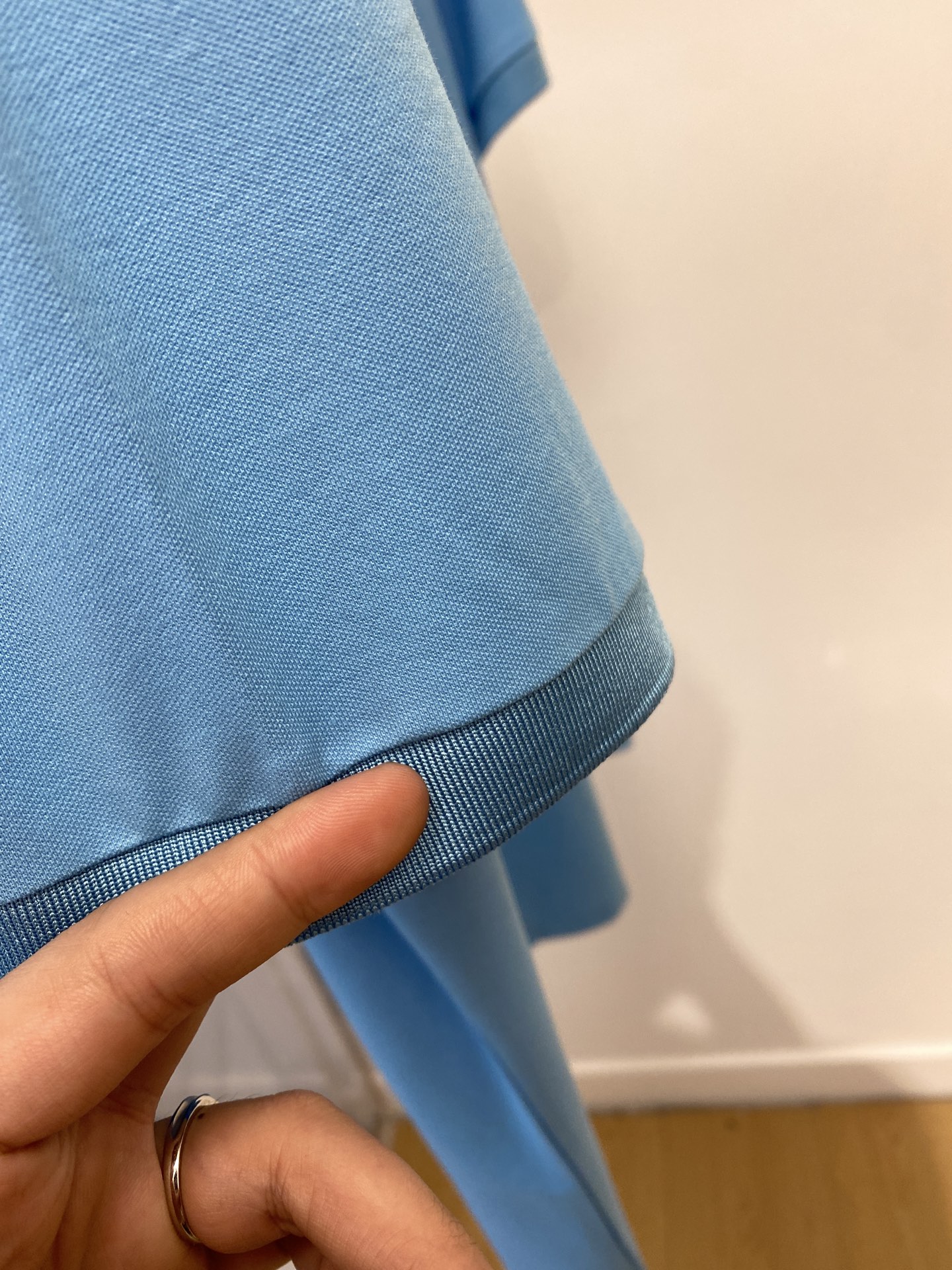 阿玛尼、2025新品短袖T恤，帅气时尚，胸前顶级凹凸印胶图案logo，简约百搭款。面料棉 不仅挺括，保持