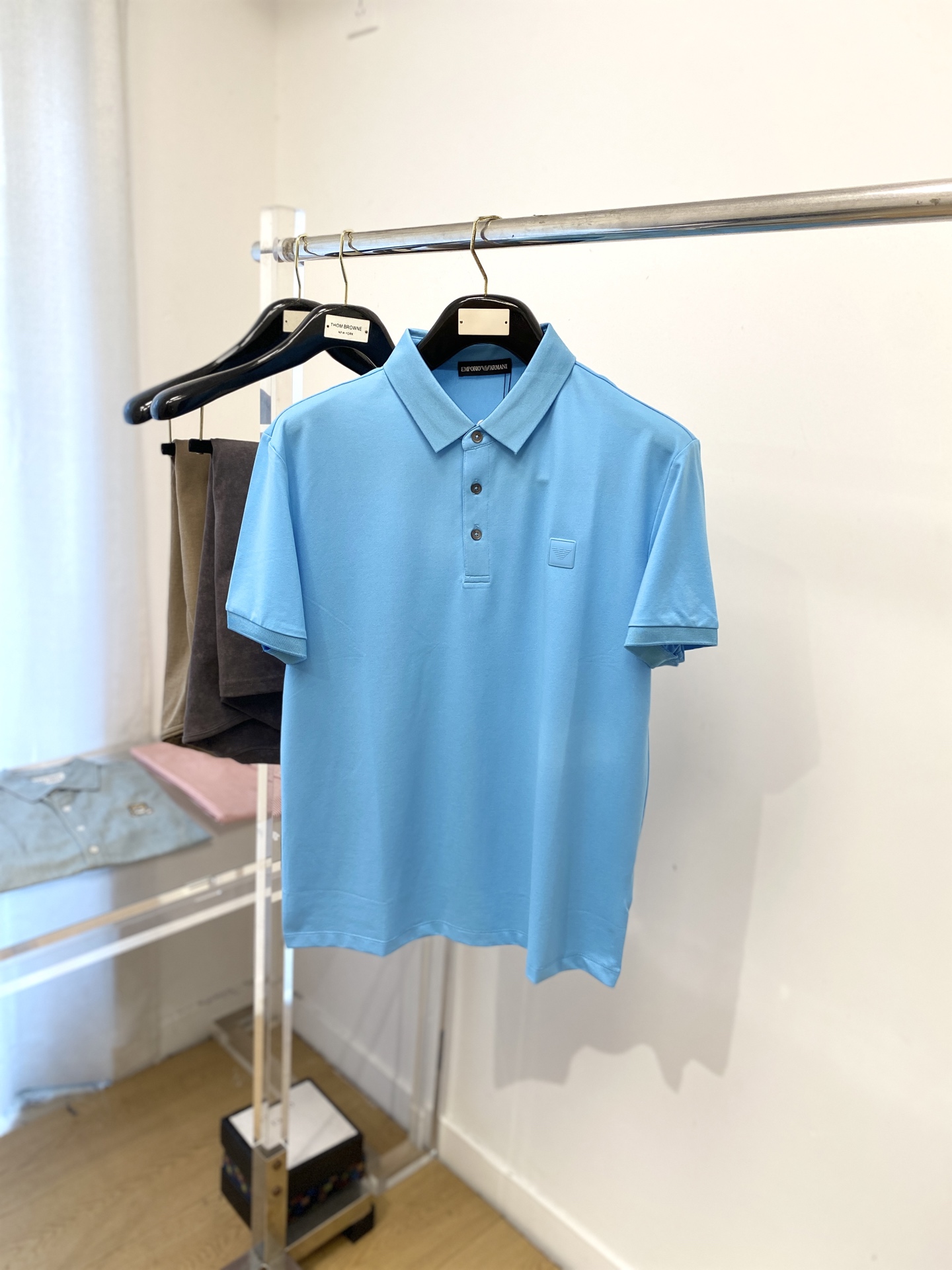 阿玛尼、2025新品短袖T恤，帅气时尚，胸前顶级凹凸印胶图案logo，简约百搭款。面料棉 不仅挺括，保持